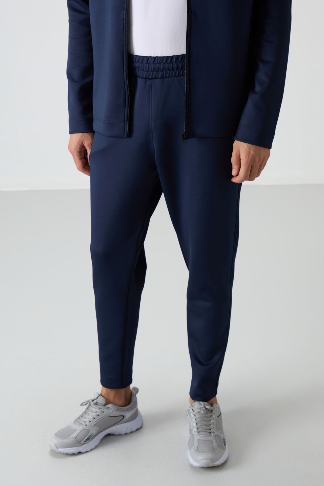 TOMMY Men's Scuba Active Set With Zip Collar 6