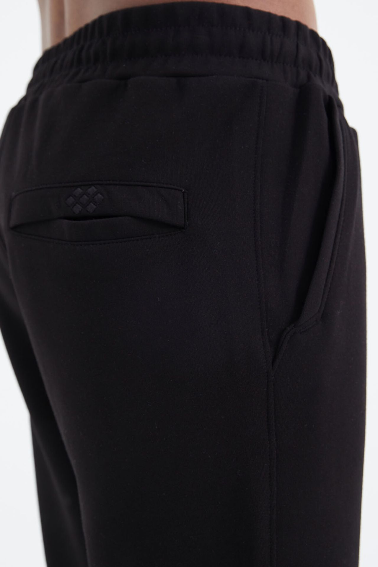 TOMMY Men's Regular-Fit 3-Thread Fleece Sweatpants 5