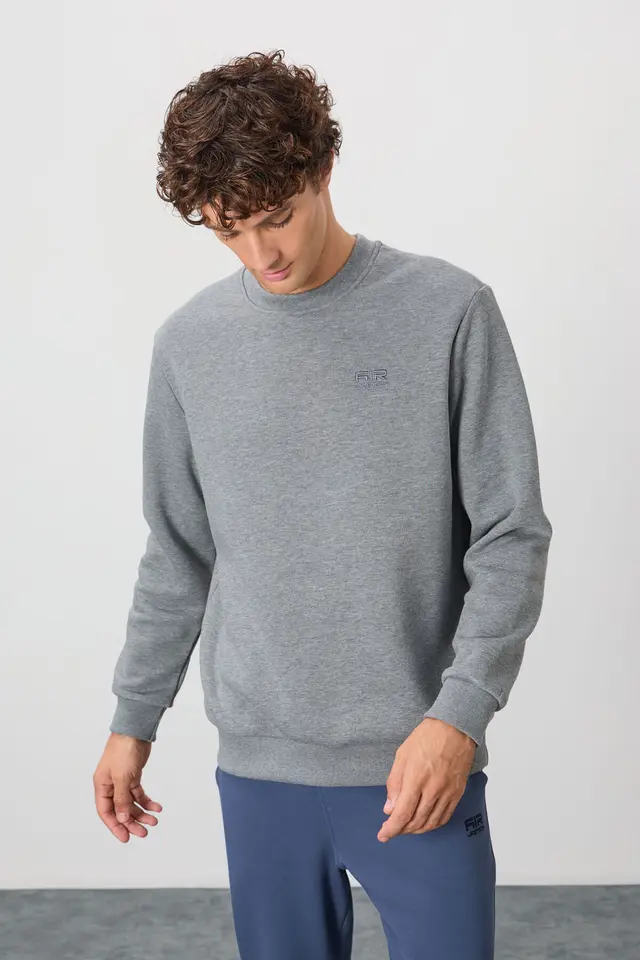 TOMMY Men's Regular Fit Crew Neck Sweatshirt