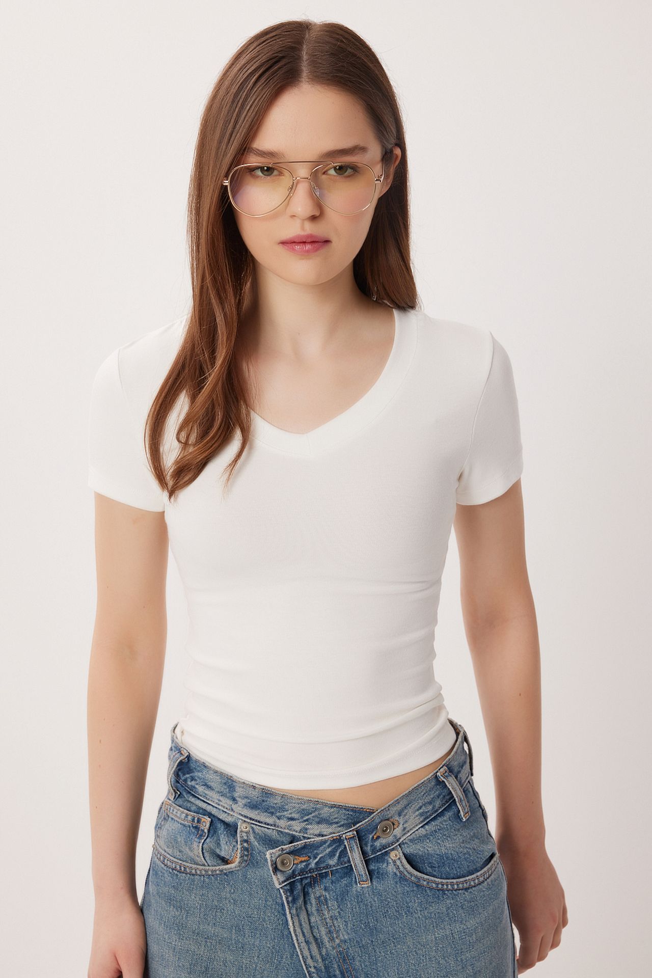 ISTANBUL Basic V-Neck Slim Fit T-Shirt 2