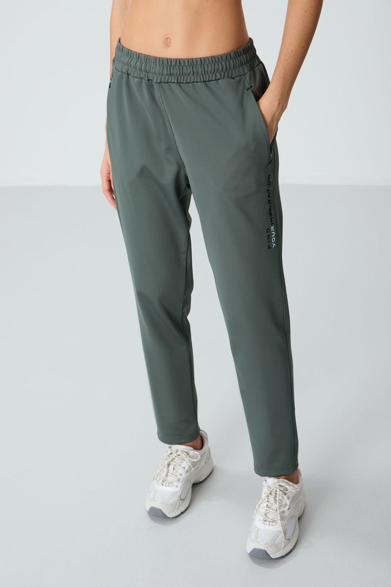 TOMMY Women’s Hooded Zip Sweatshirt And Pants Set 3