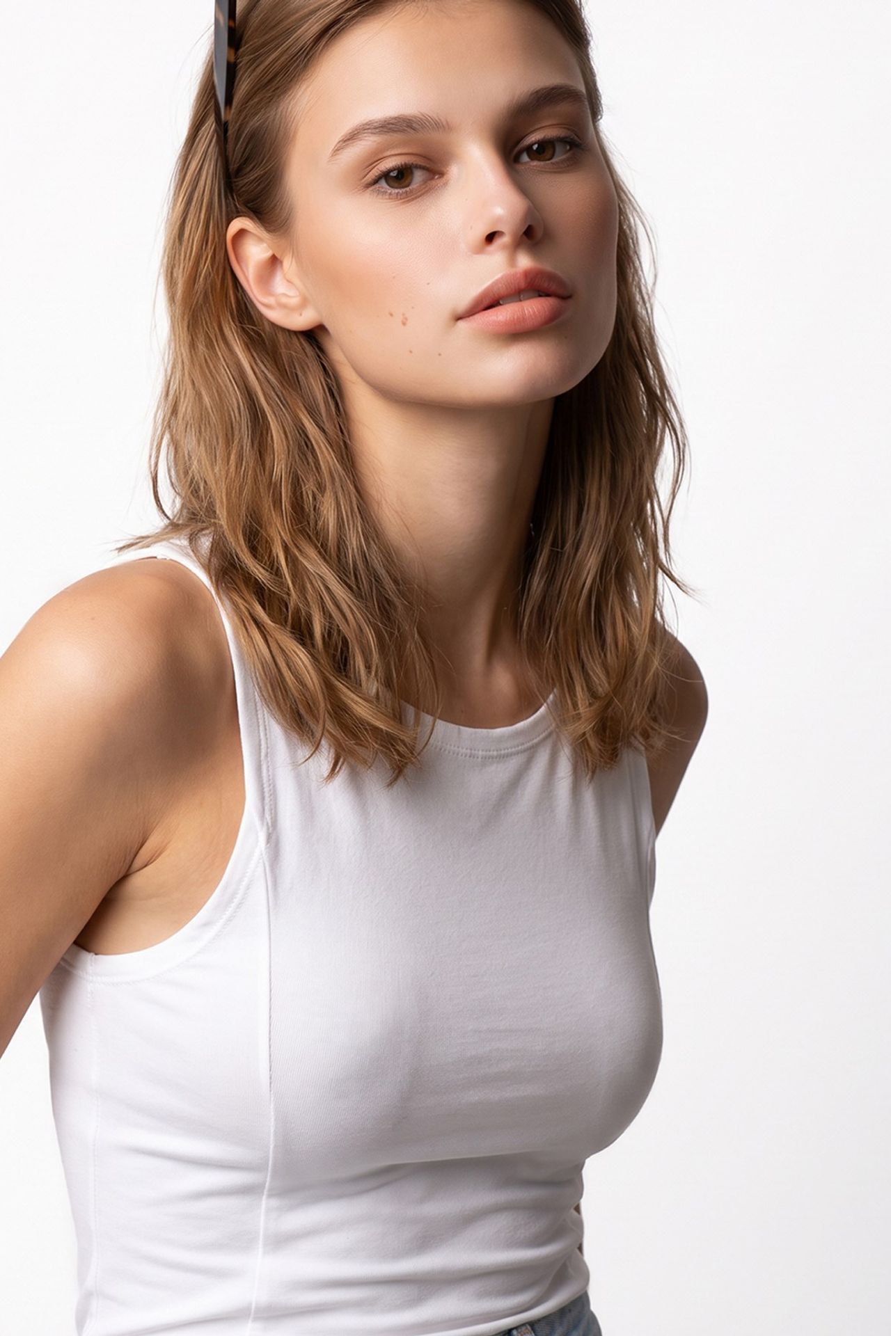 MIXRAY Sleeveless Fitted Crew Neck Blouse 3