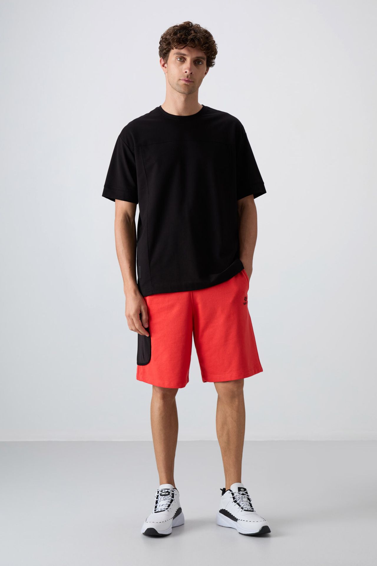 TOMMY Men's Wide-leg Cargo Shorts 1