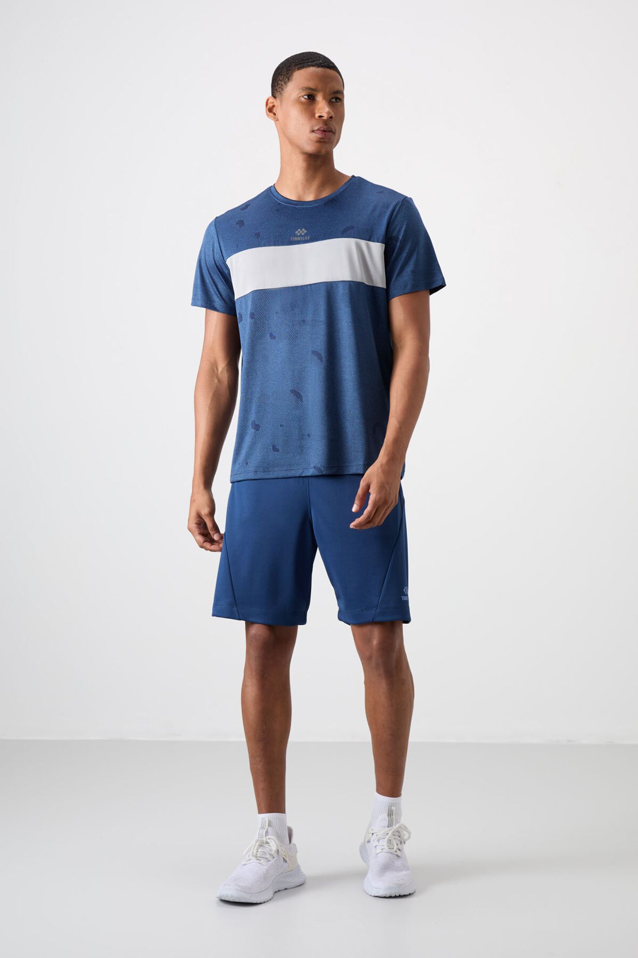 TOMMY Men's Color-Blocked Crew Neck T-Shirt 3