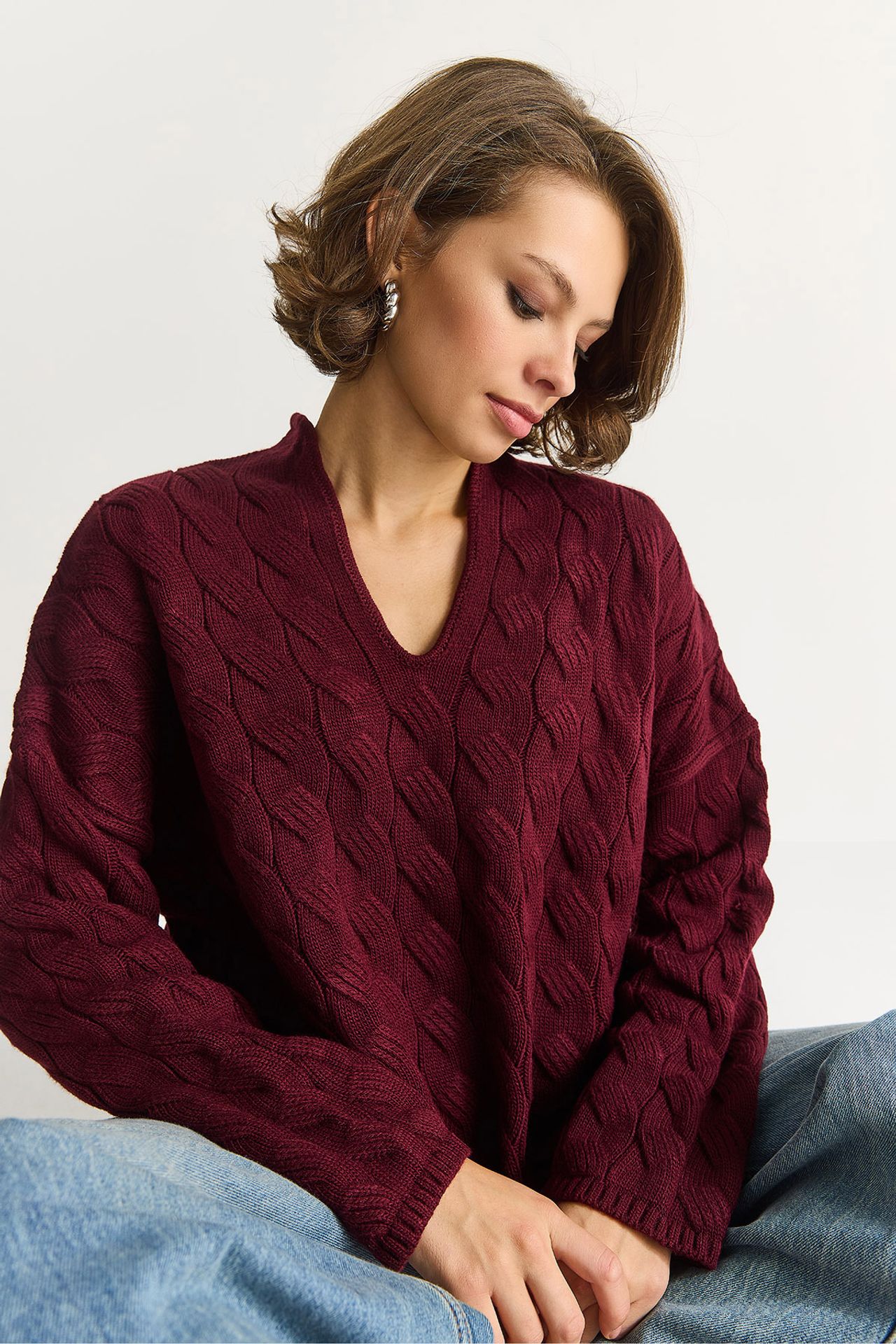LUCCI Relaxed Fit V-Neck Textured Knit Sweater 2