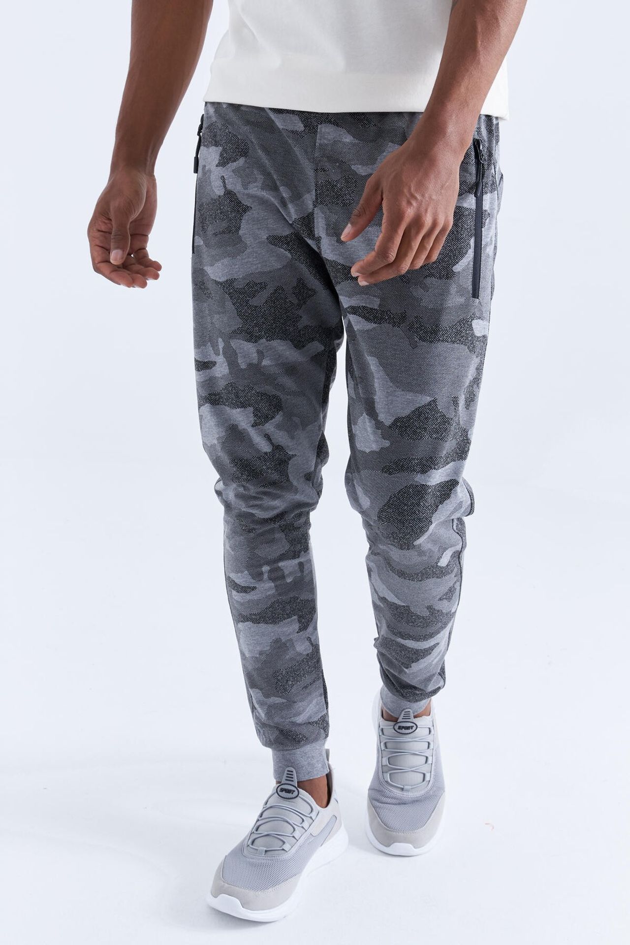 TOMMY Men's Camouflage Slim Fit Sweatpants 4