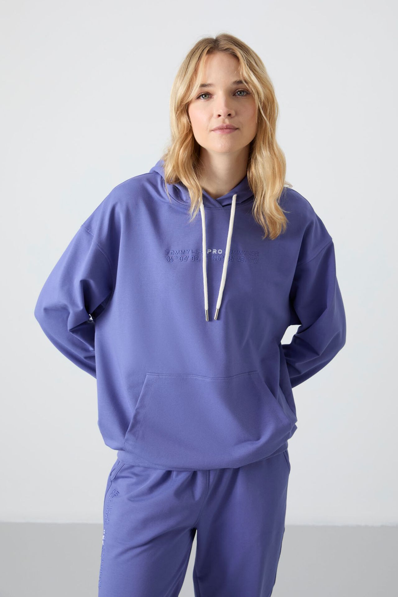 TOMMY Oversized Hooded Sweatshirt And Pants Set 2