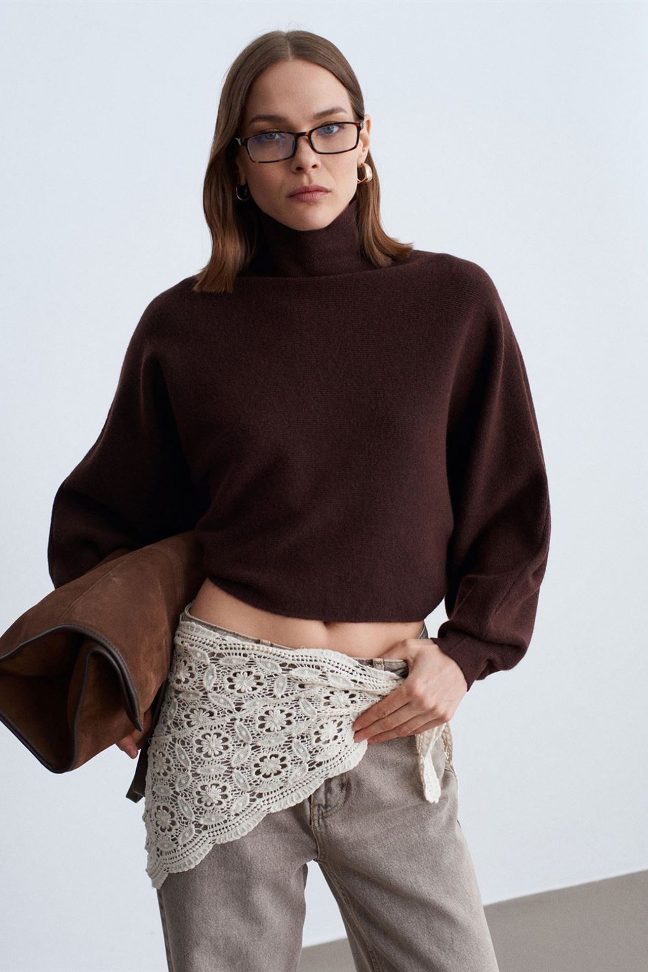 DILVIN Women's Oversized Cropped Turtleneck Sweater 1