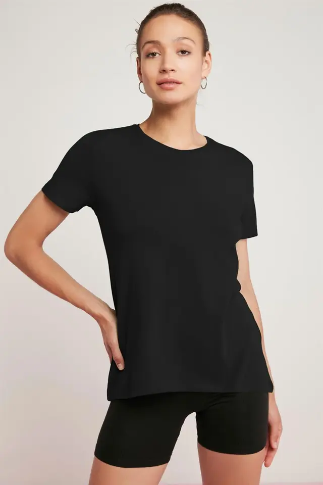 ETHIQUET Straight Fit Crew Neck T-Shirt