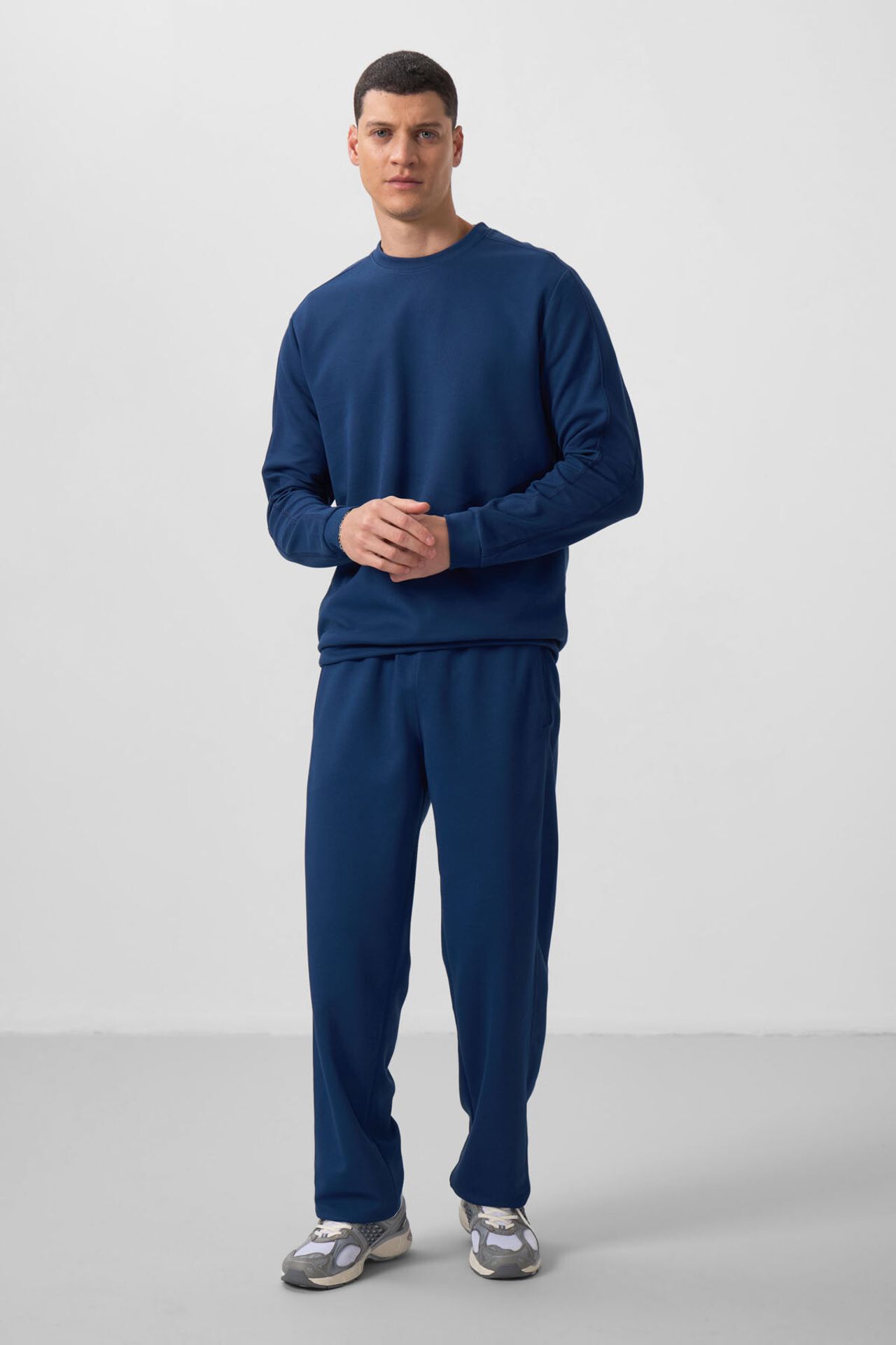 TOMMY Men's Oversized Sweatshirt And Pants Set 4