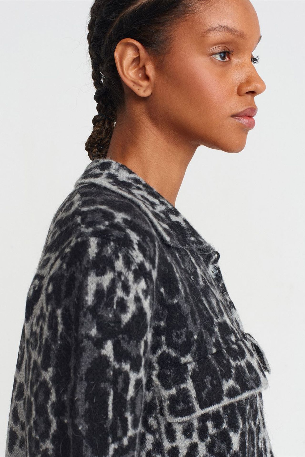 DILVIN Leopard Jacquard Button Cardigan 4