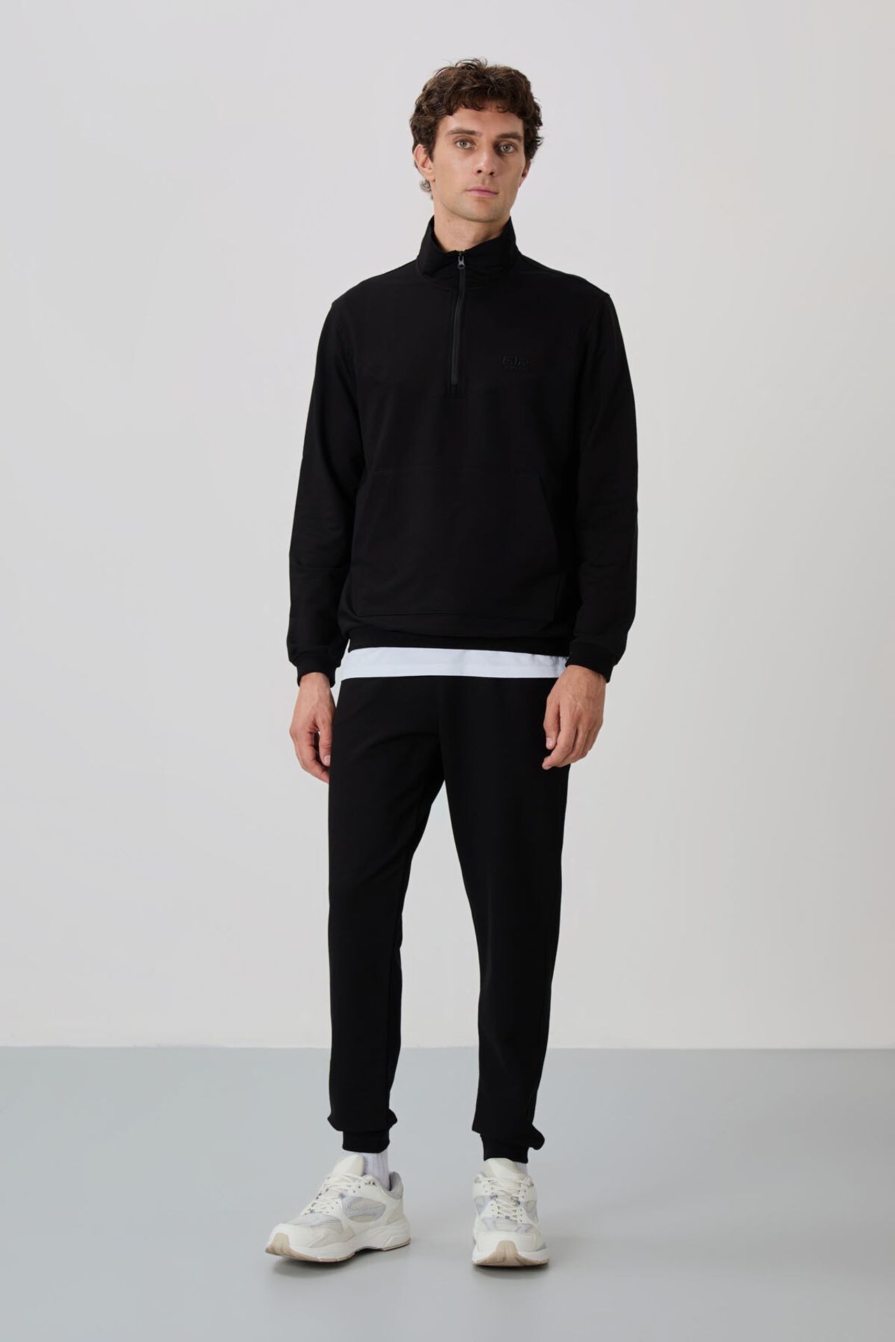 TOMMY Men's Zip-Front Sweatshirt And Pants Set 1