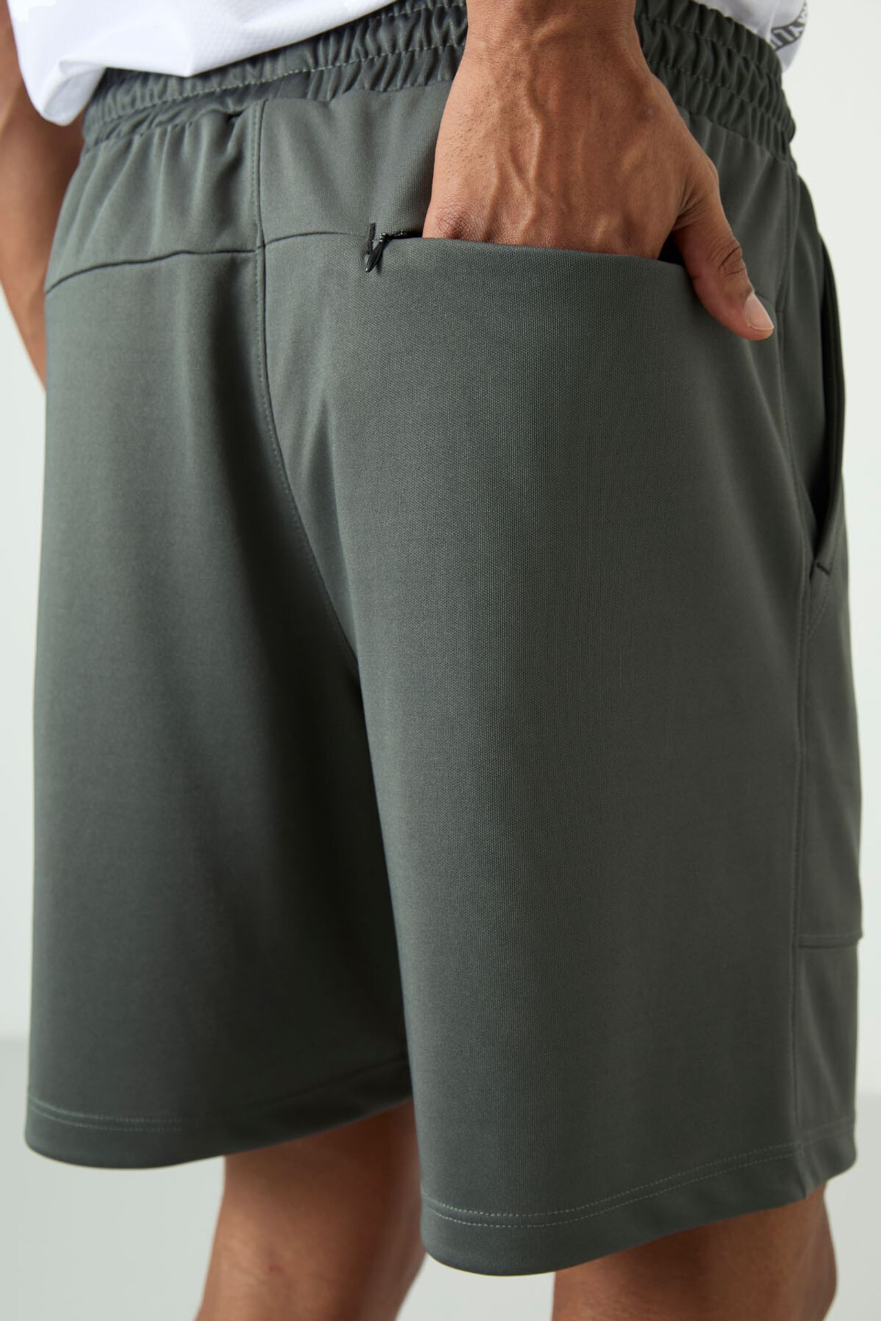 TOMMY Men's Solid Sweat Shorts 5