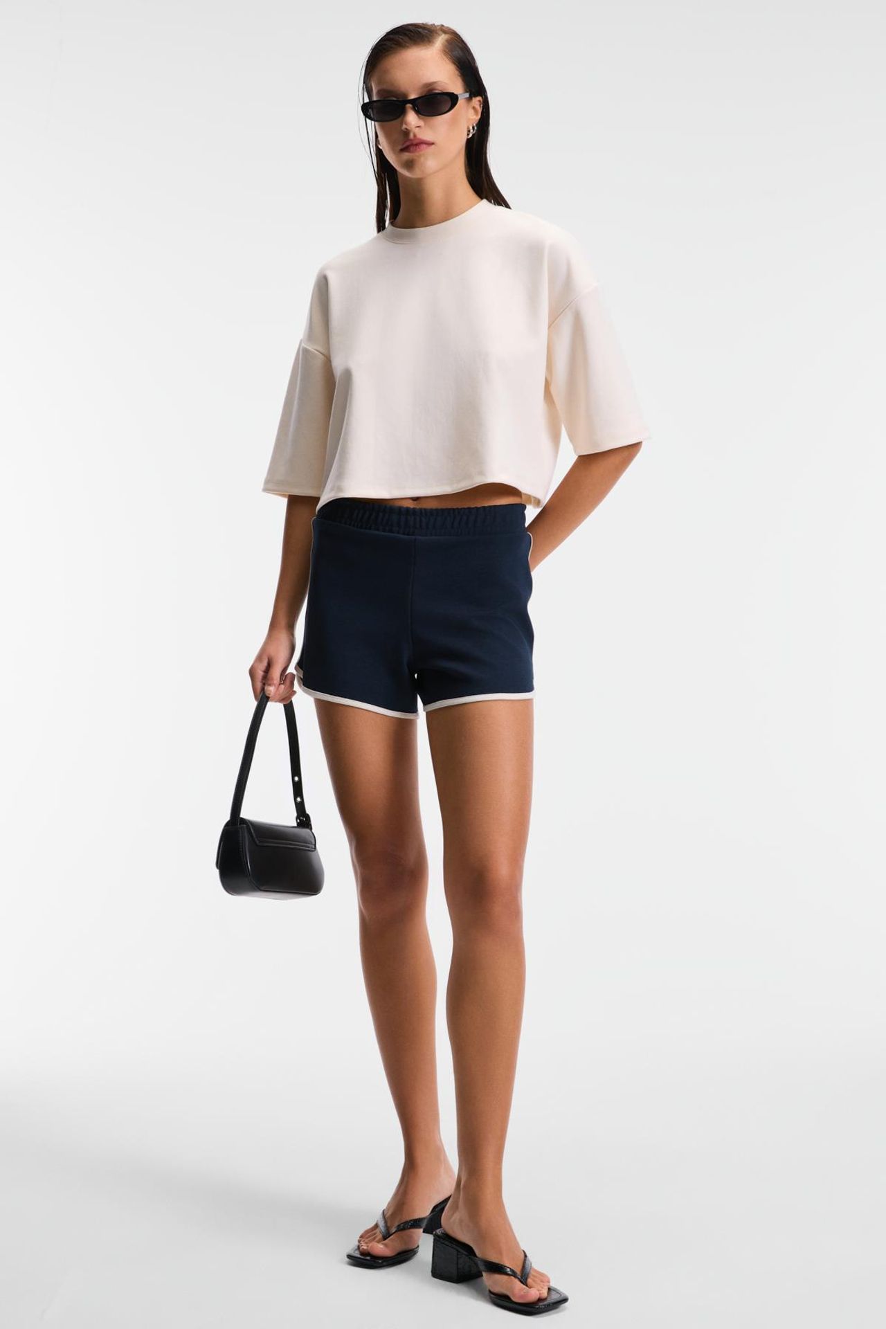 ETHIQUET Mid-Waist Comfort Crepe Shorts 1