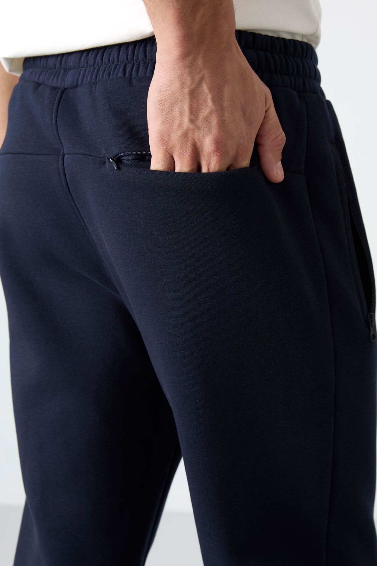 TOMMY Men's Regular Fit Fleece Sweatpants 5