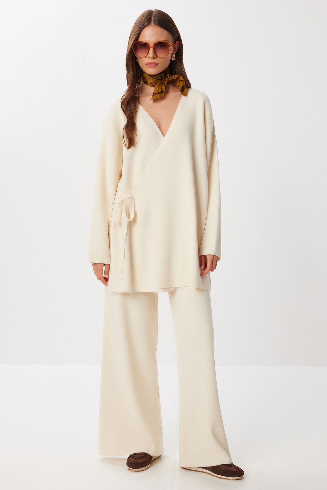 ISTANBUL Oversized Tie Detail V-Neck Knitwear Two-Piece Set 1