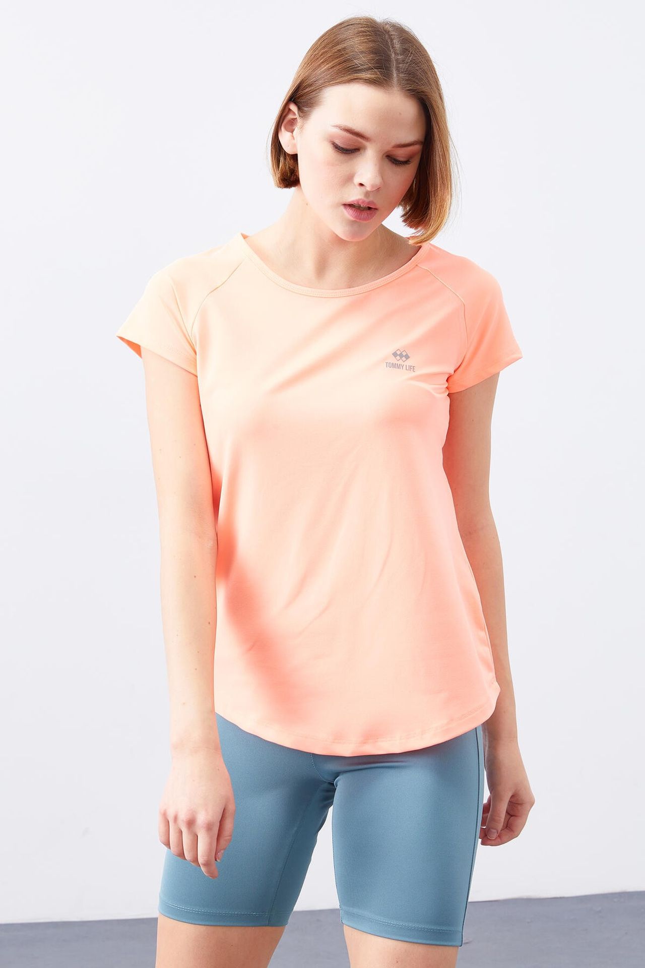 TOMMY Women's Short-Sleeve Crew Neck T-Shirt 3