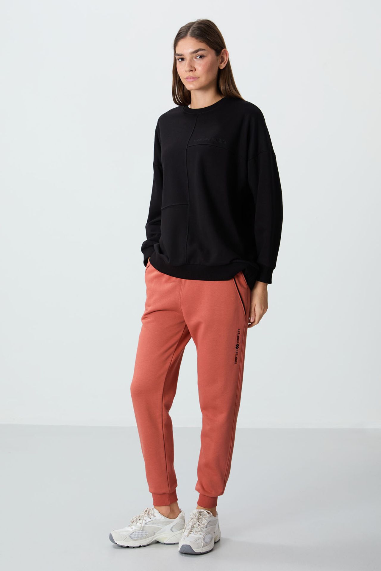 TOMMY Women's Cotton-blend Jogger Sweatpants 1