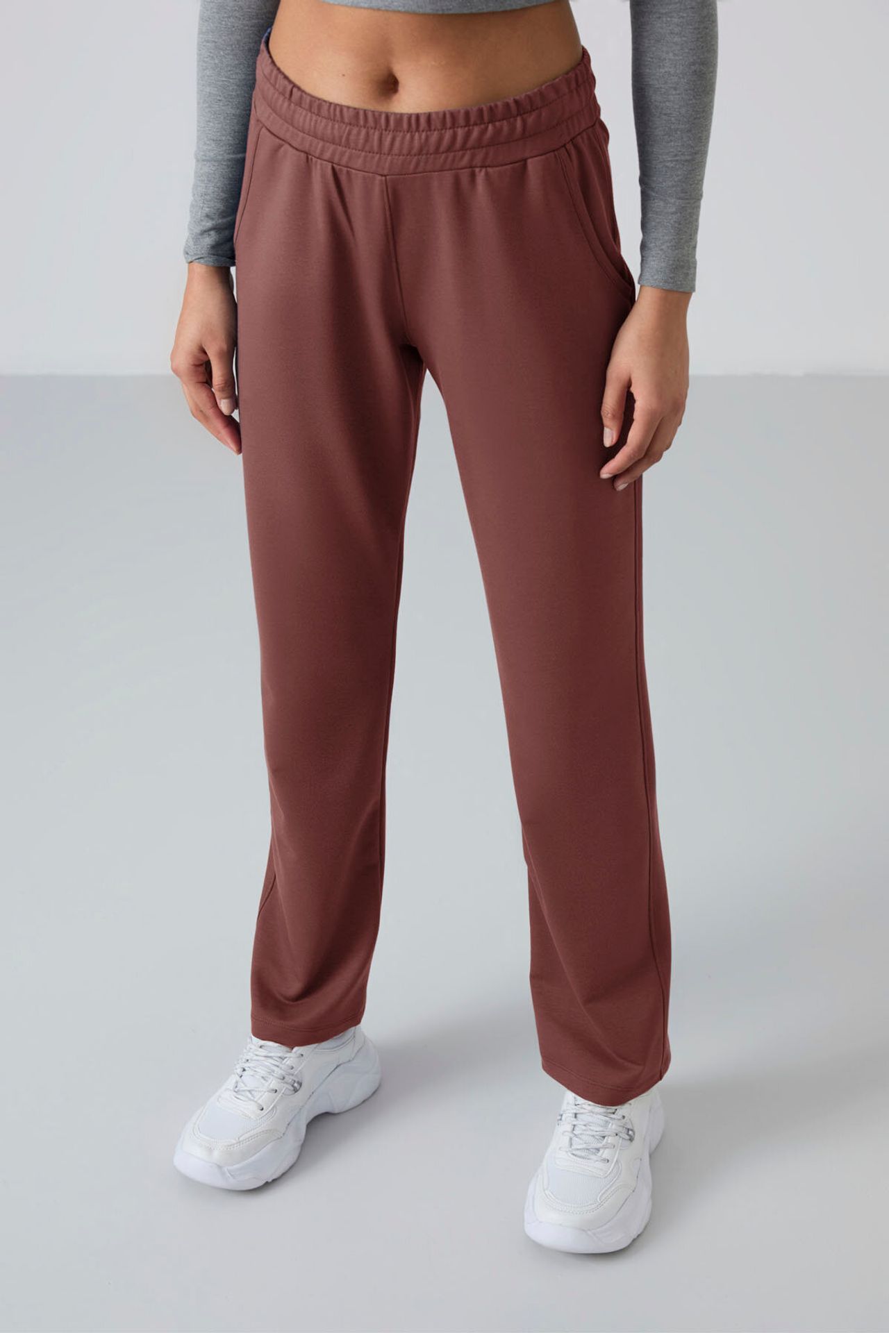 TOMMY Women’s Straight-Leg Fleece Sweatpants 2