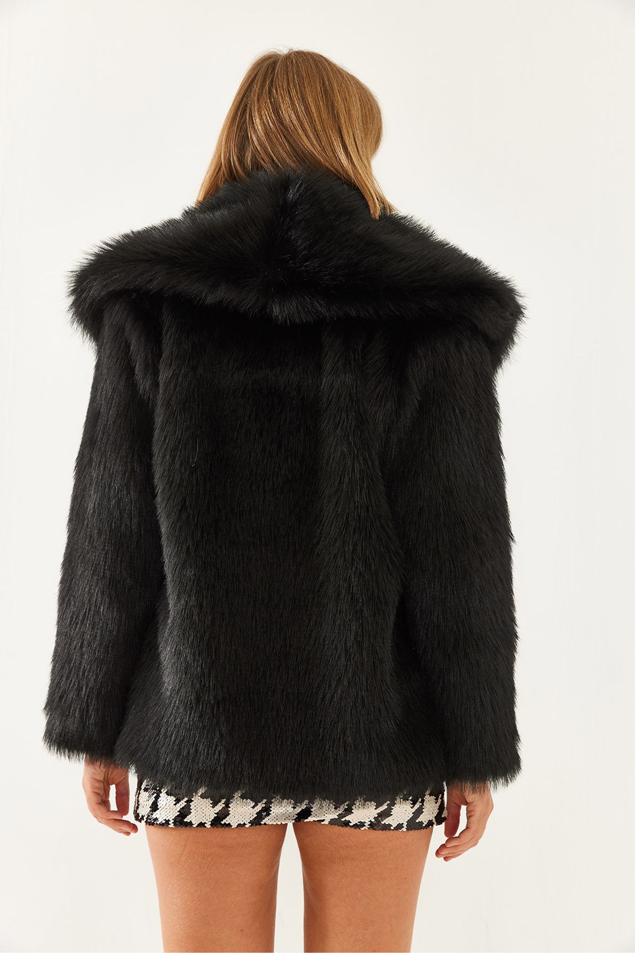 LUCCI Oversize Faux Fur Coat 3