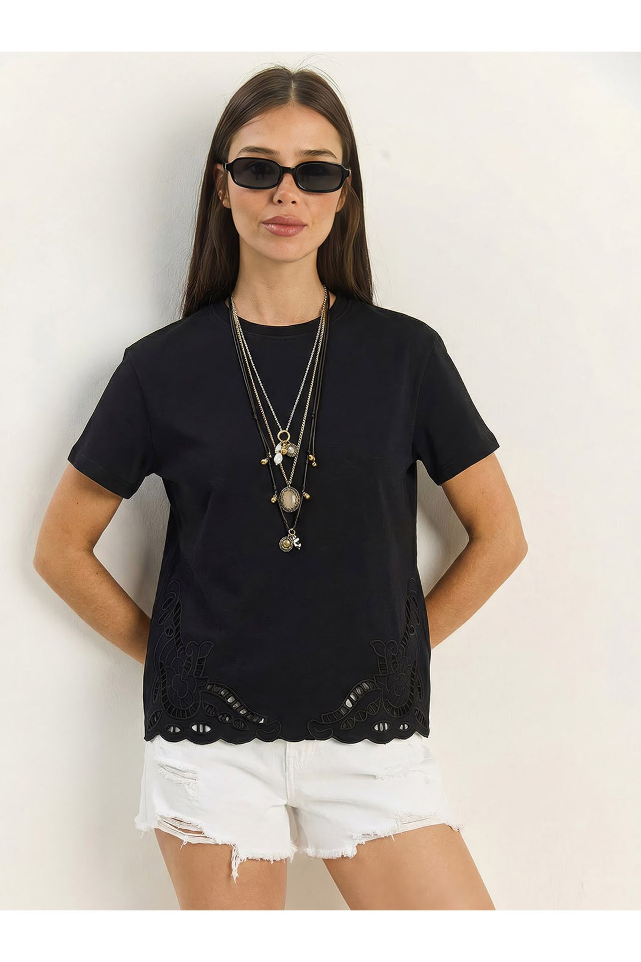 LUCCI Embroidered Crew Neck T-Shirt 1