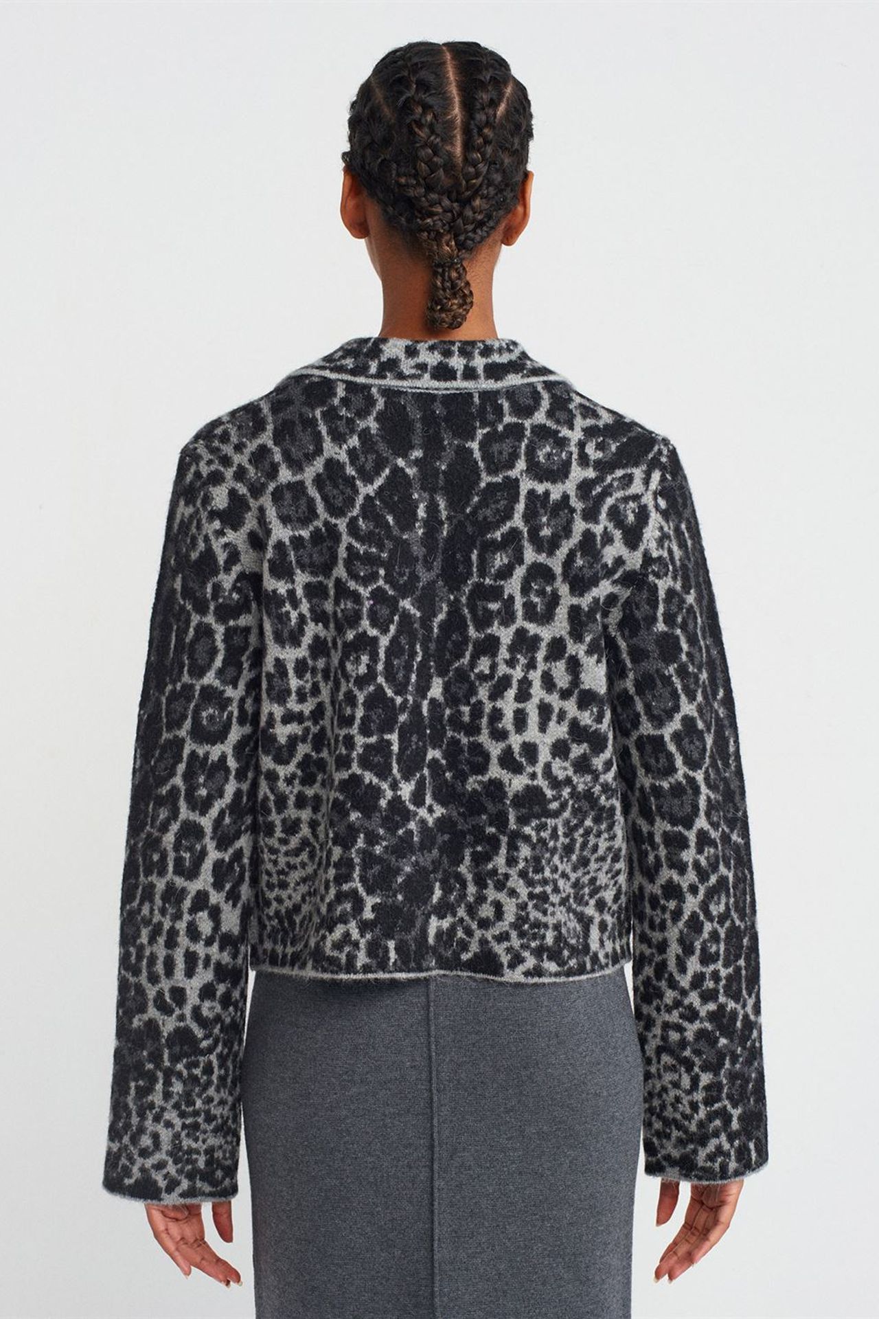 DILVIN Leopard Jacquard Button Cardigan 2