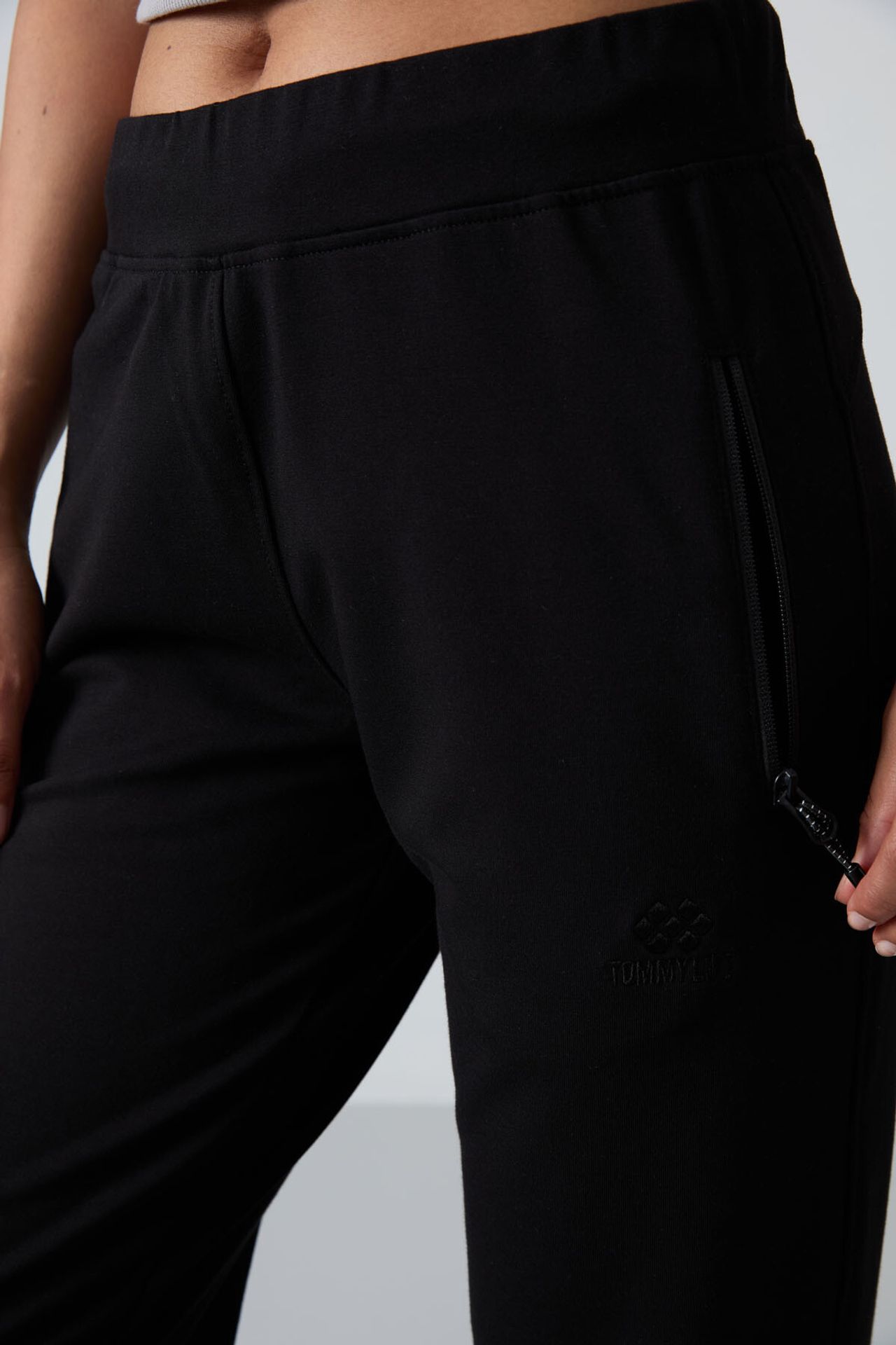 TOMMY Women's Straight-leg Fleece Sweatpants 3