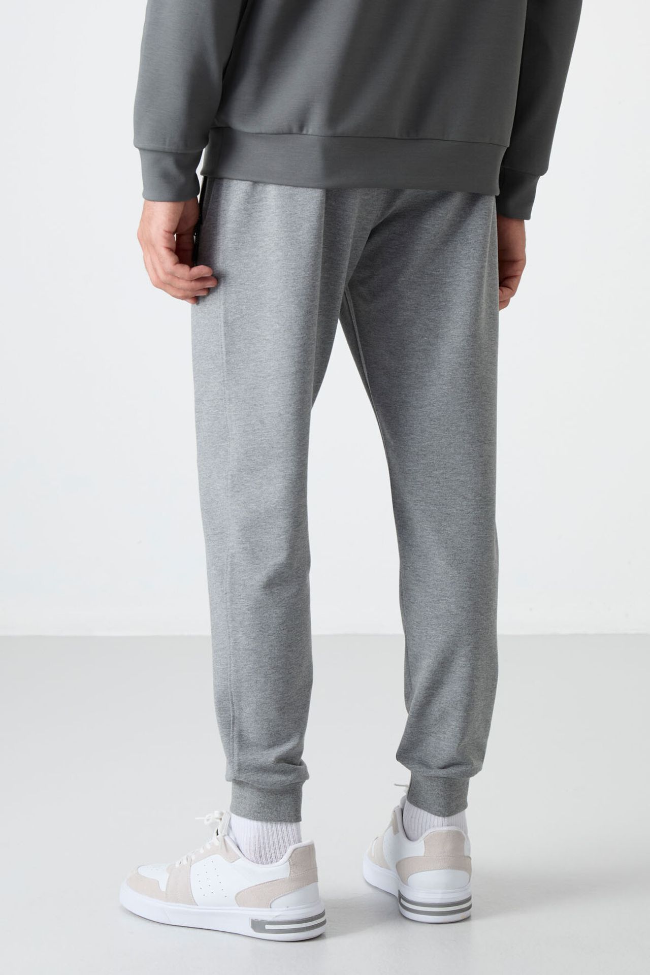 TOMMY Men's Solid Pull-on Sweatpants With Zip Pocket 5