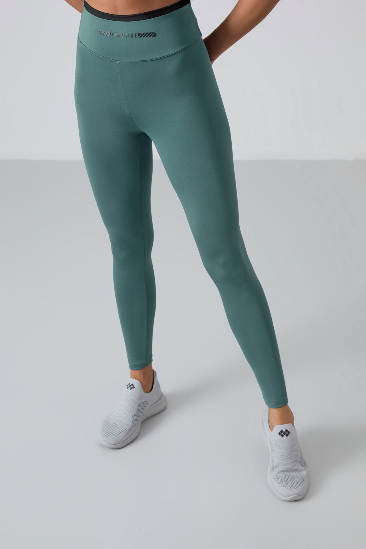 TOMMY Strapless Slim-Fit Active Set 5