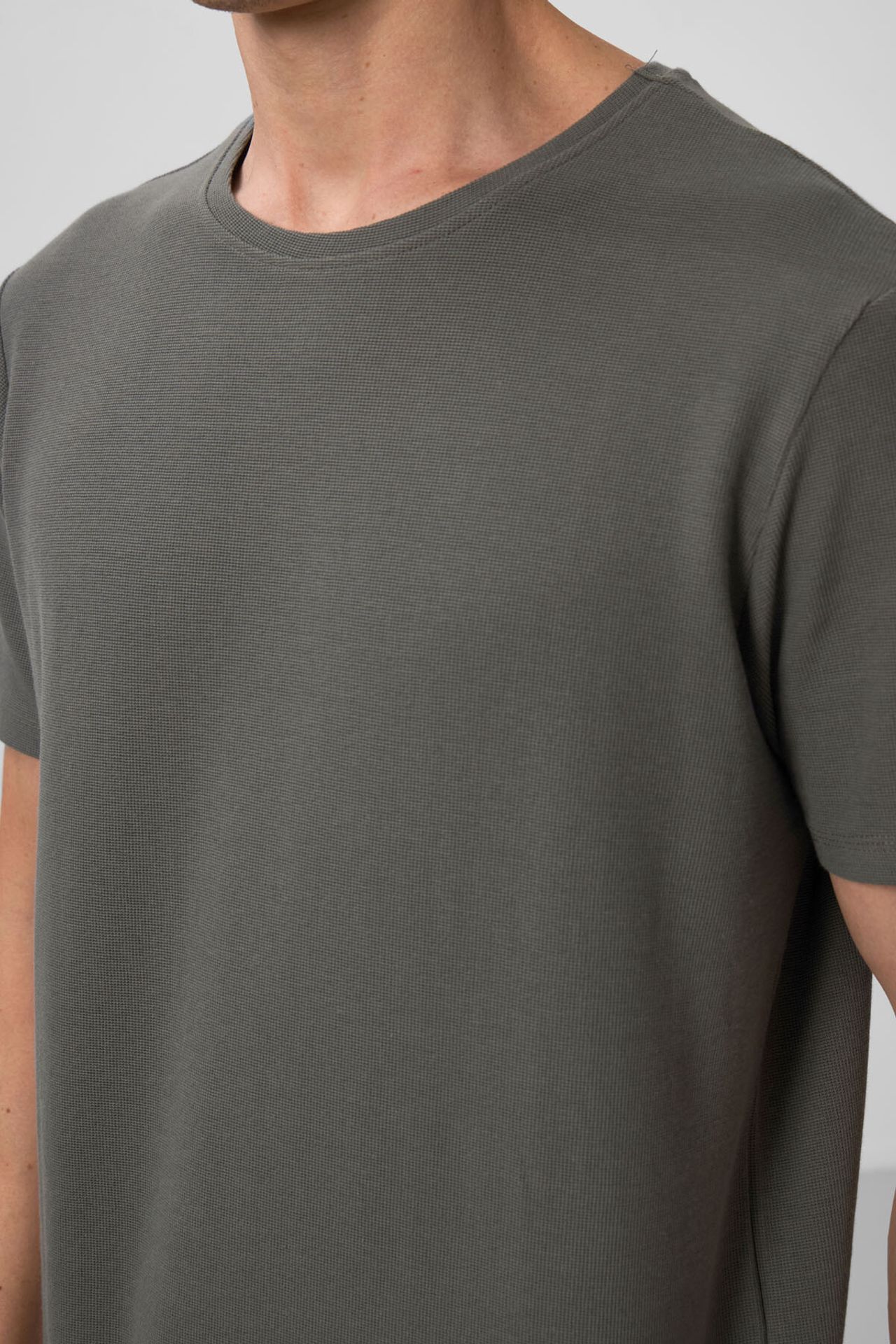 TOMMY Men's Regular Fit Crew Neck T-Shirt 3