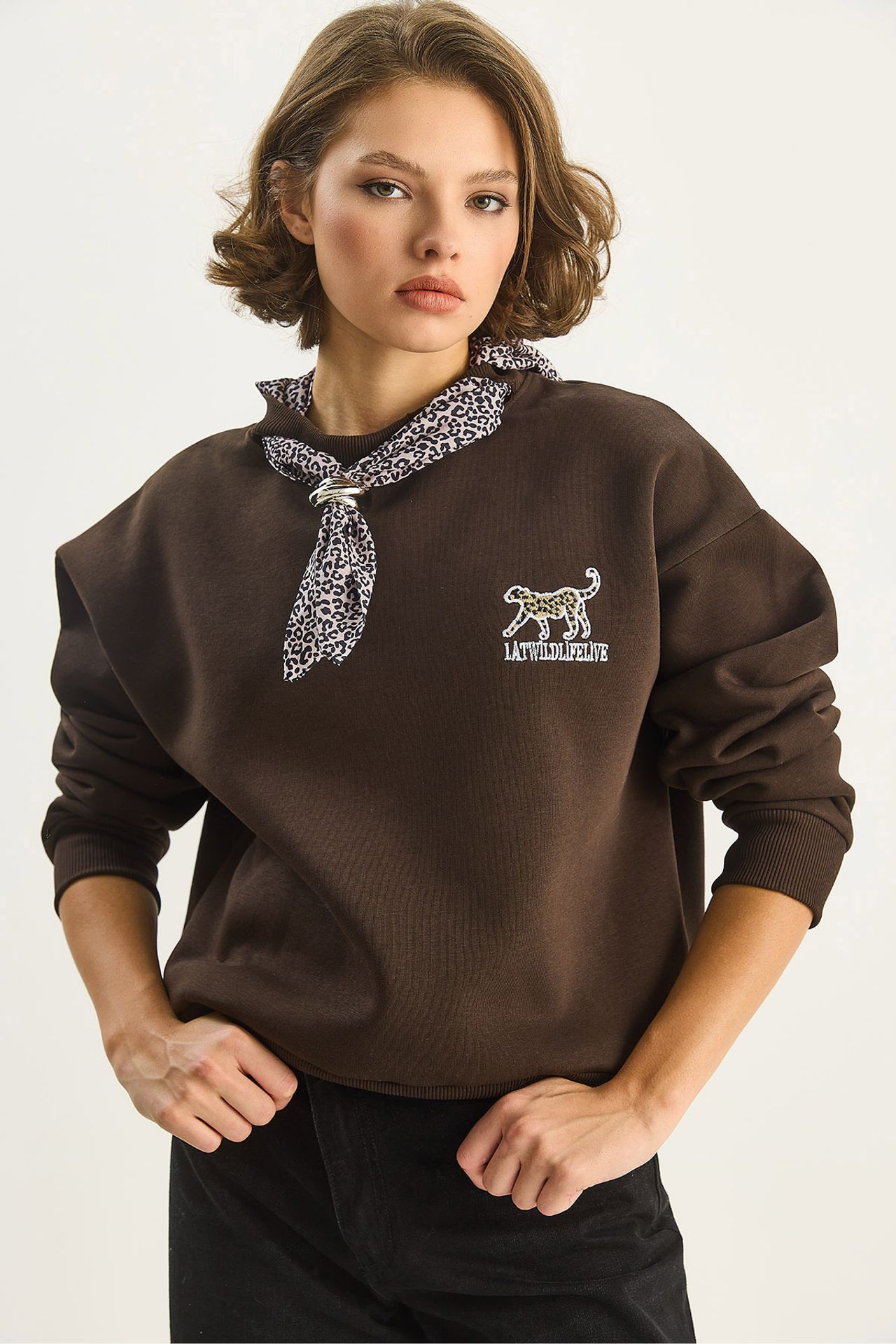 LUCCI Crew Neck Sweatshirt with Print Accessory  3