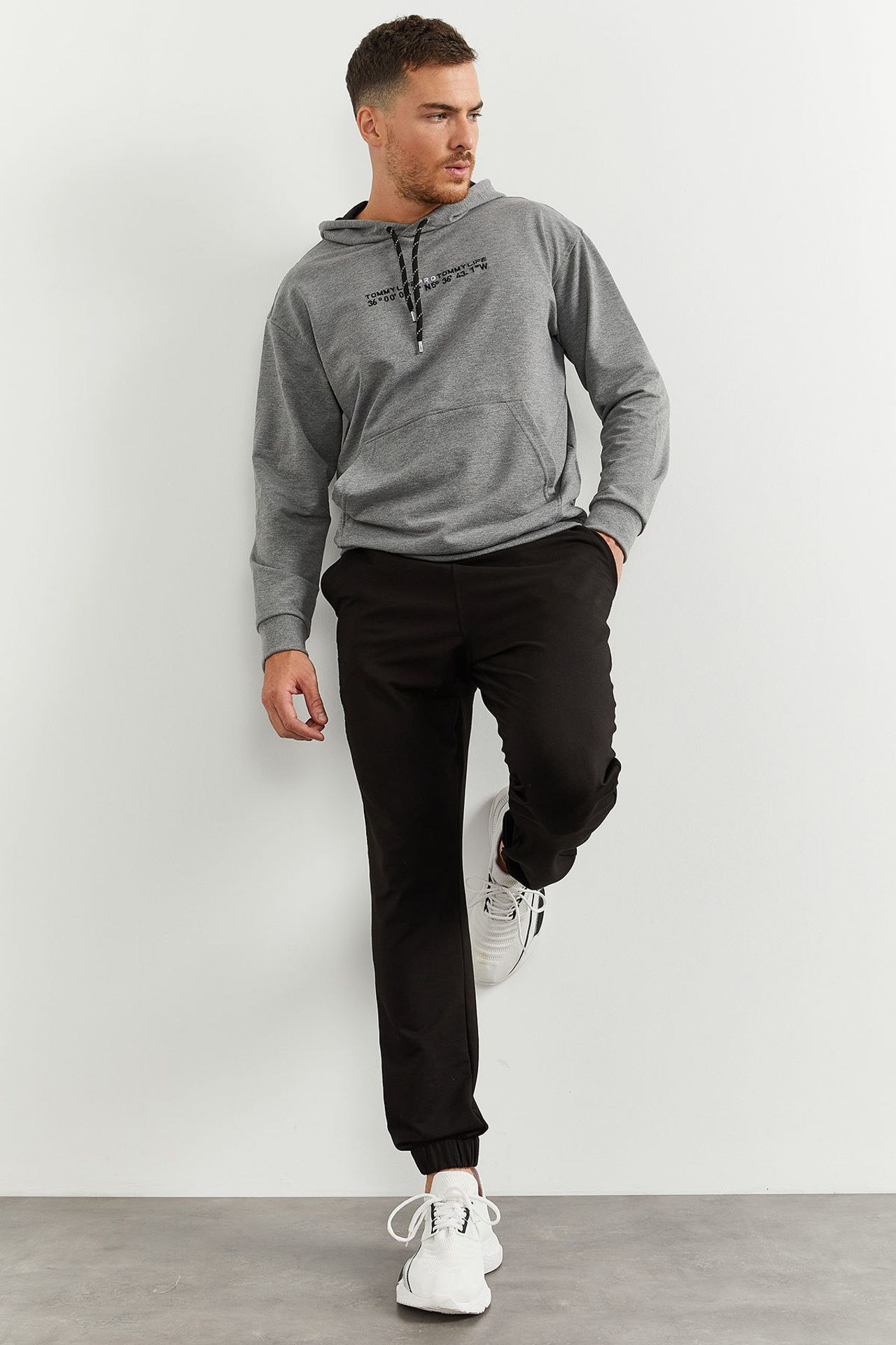 TOMMY Oversized Hooded Sweatshirt And Pants Set 3