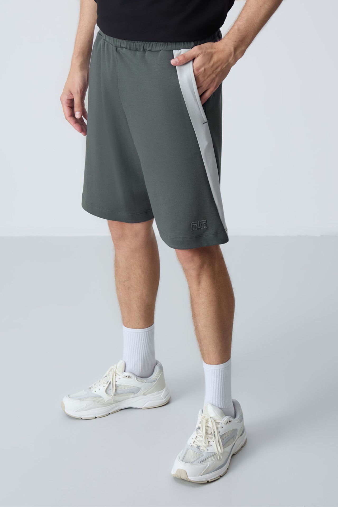 TOMMY Men's Cotton Blend Sweat Shorts 3