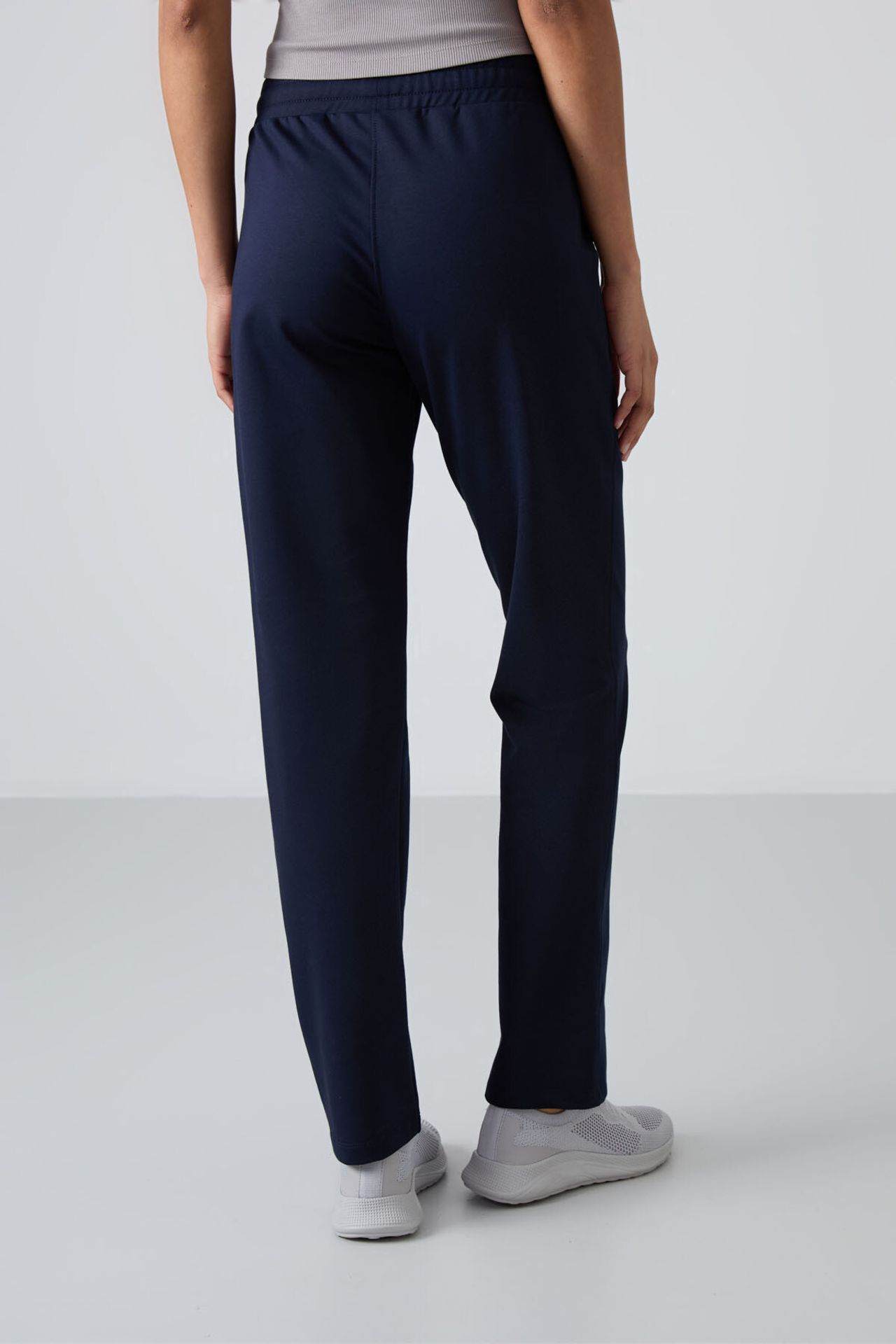 TOMMY Women’s Straight-Leg Fleece Sweatpants 5