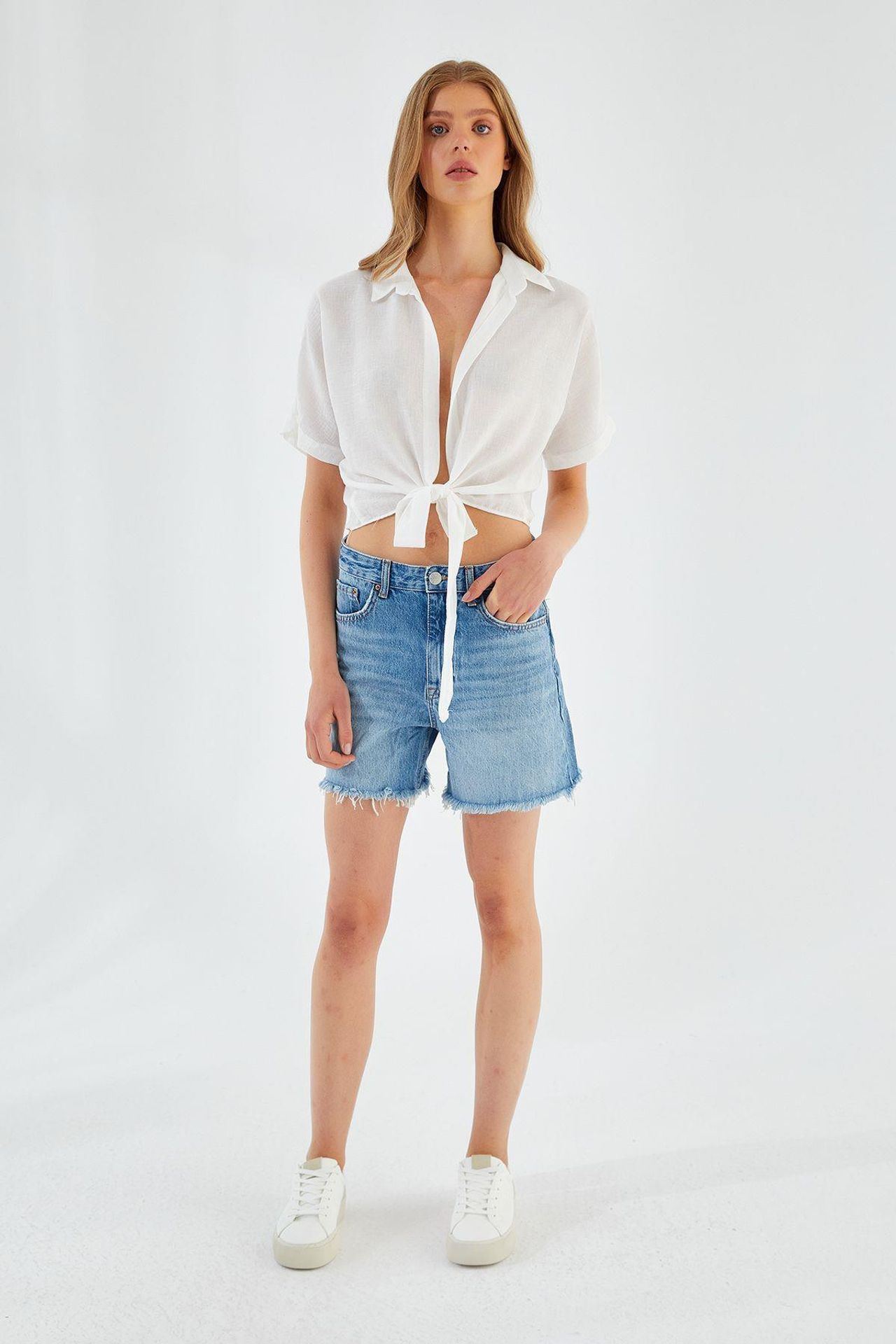 Mixray V-Neck Tie Closure Slim Fit Crop Shirt 3