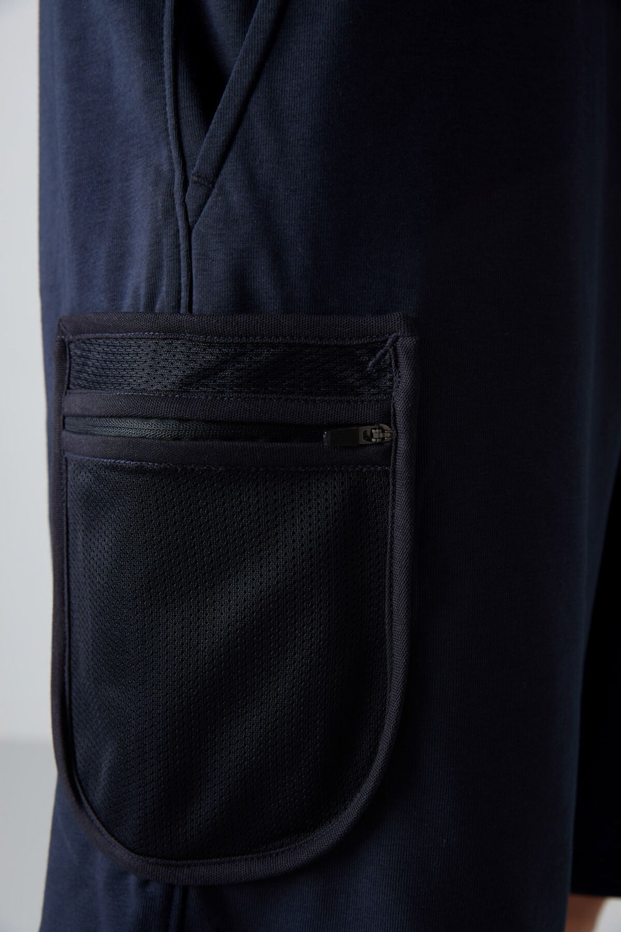 TOMMY Men's Wide-leg Cargo Shorts 3