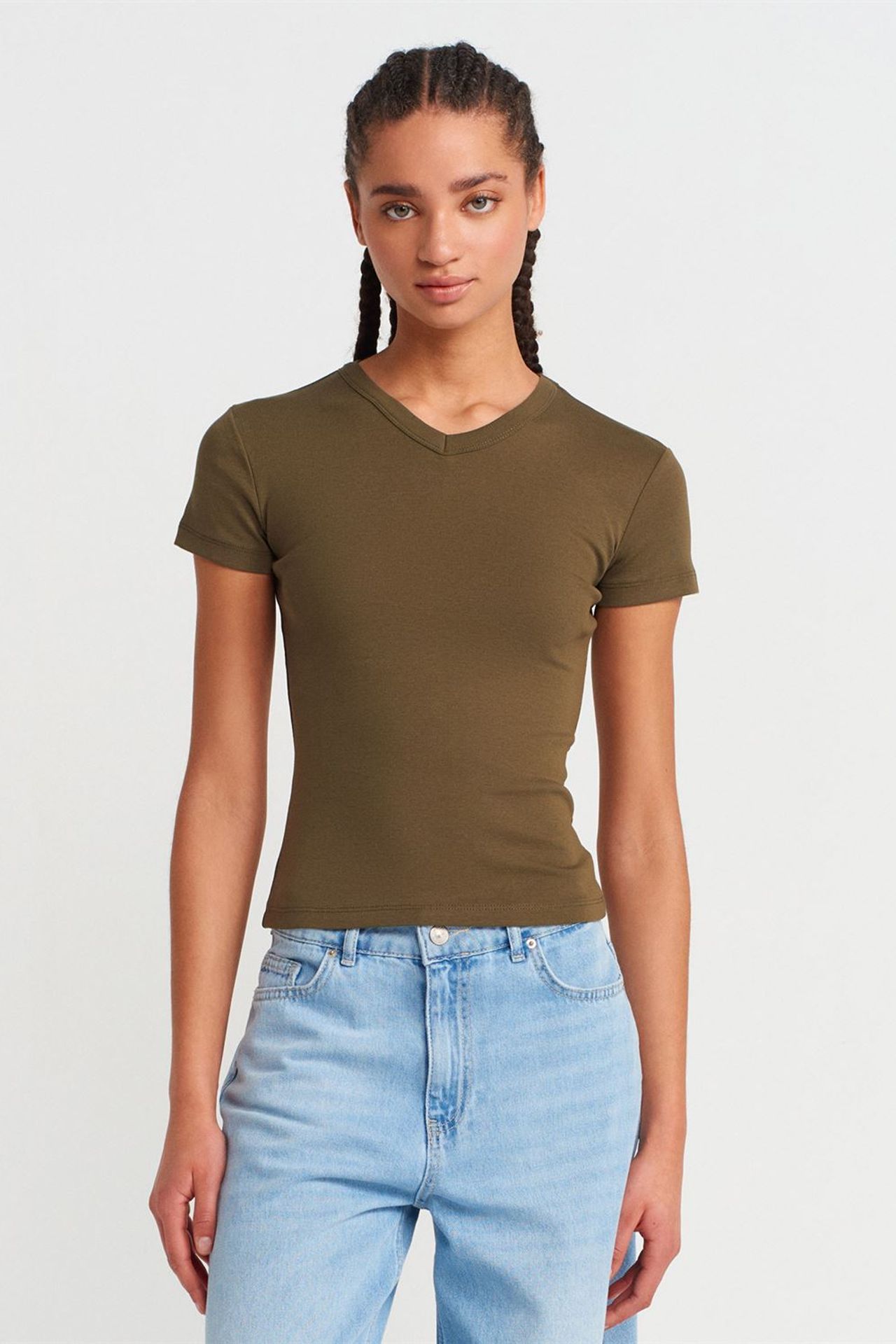DILVIN Slim Fit Cotton V-Neck T-Shirt 1