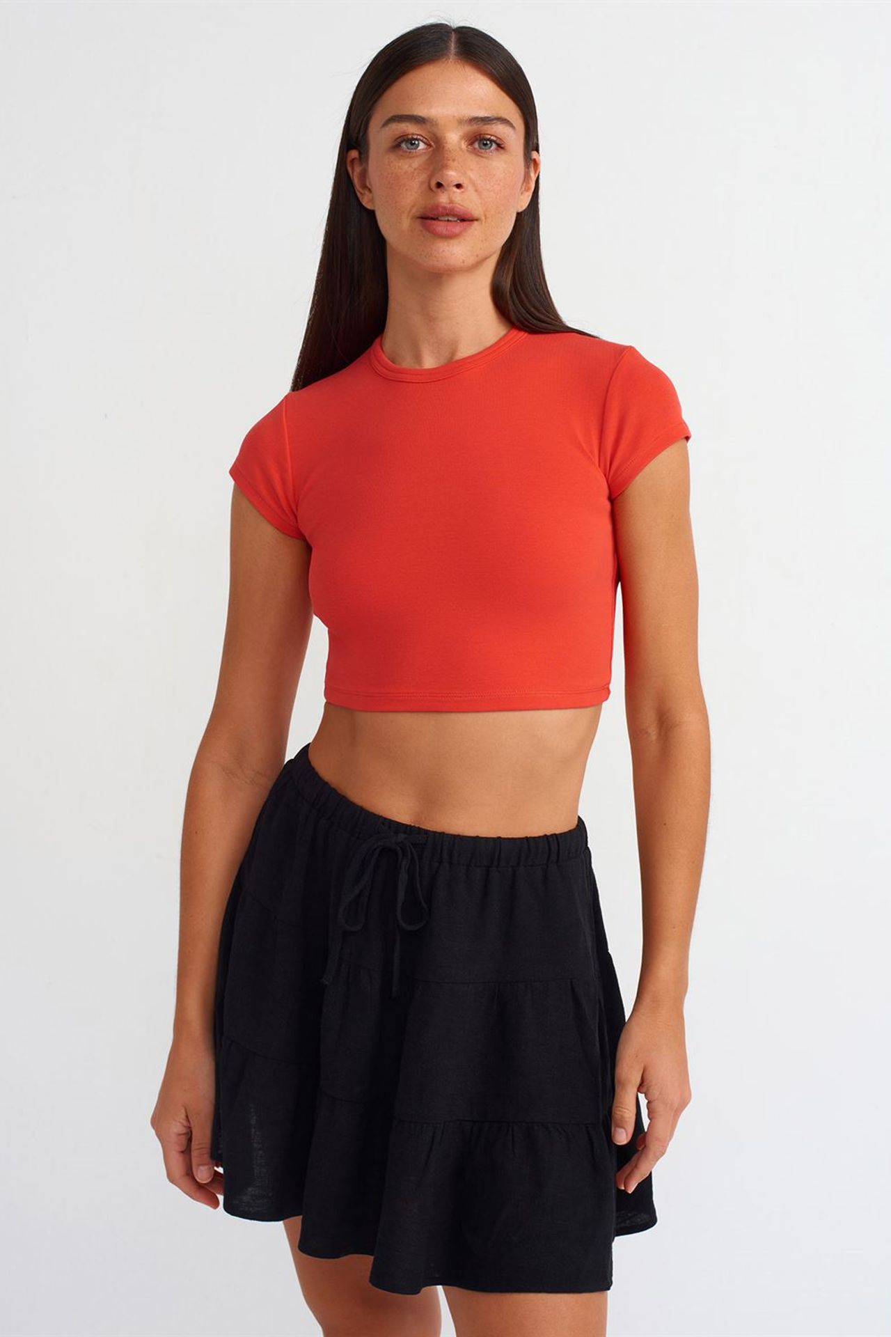 DILVIN Kadın Kısa Slim Fit Bisiklet Yaka Tişört 1