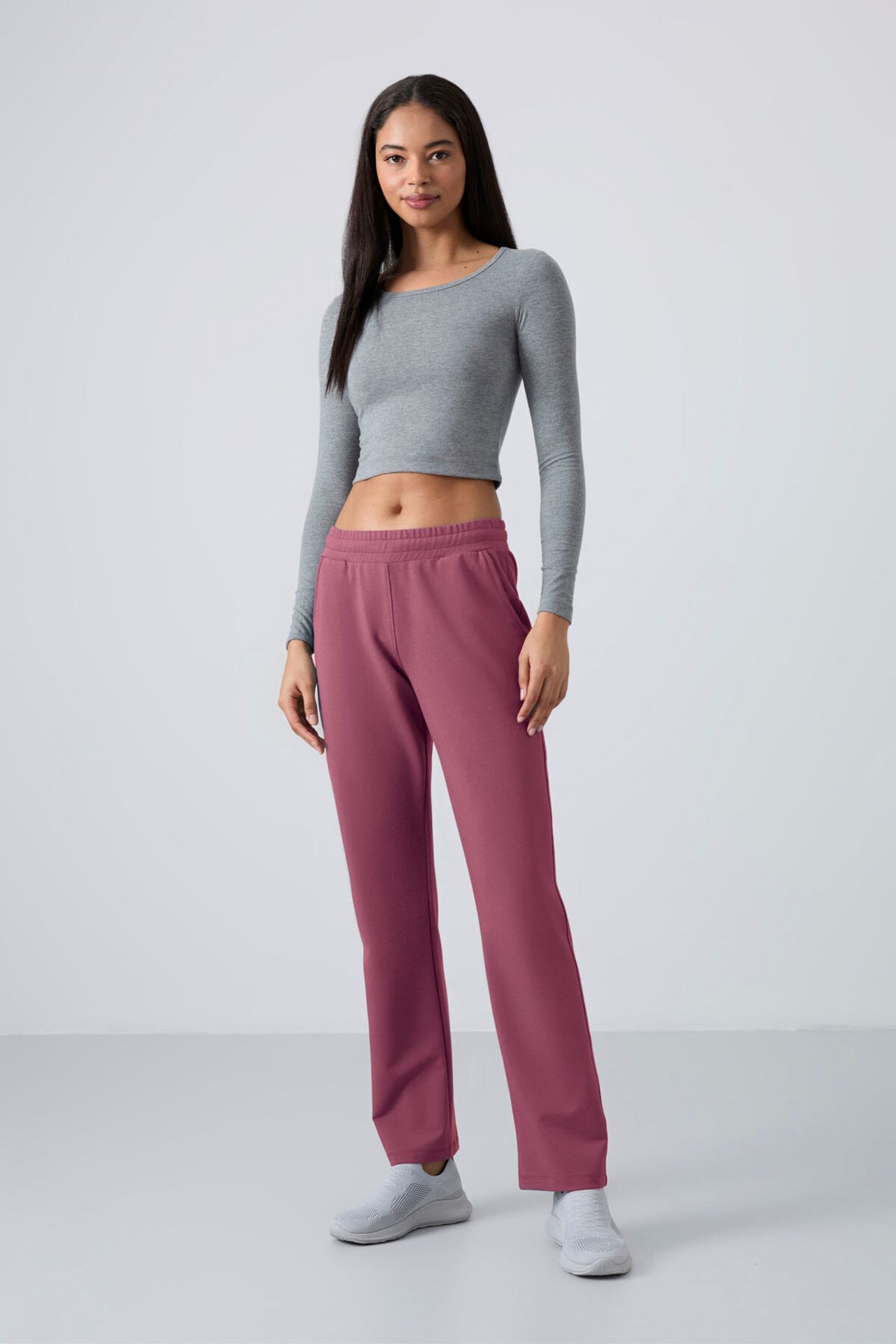 TOMMY Women’s Straight-Leg Fleece Sweatpants 1