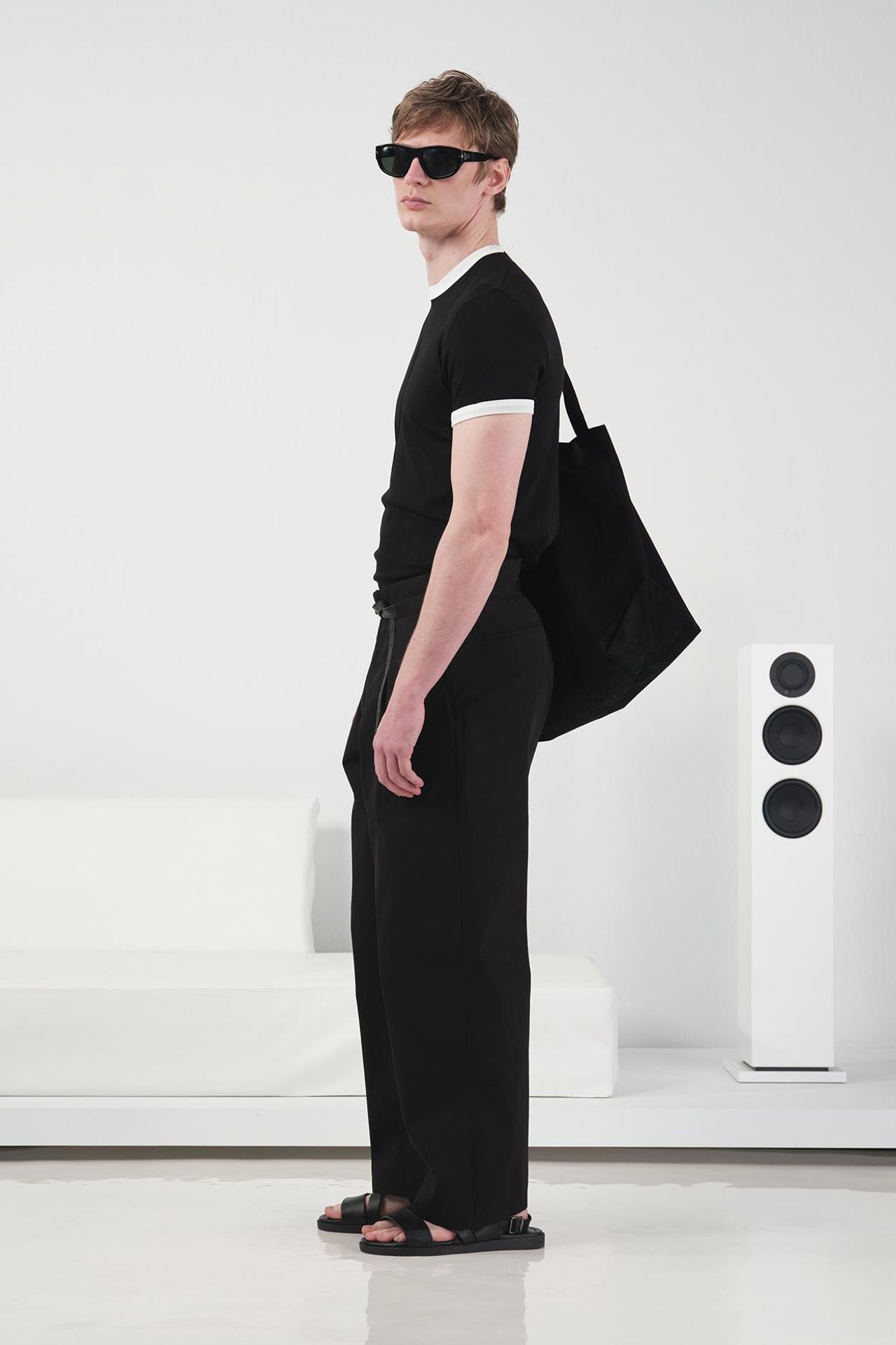 GIESTO Basic Crew Neck T-Shirt with Contrast Binding 2