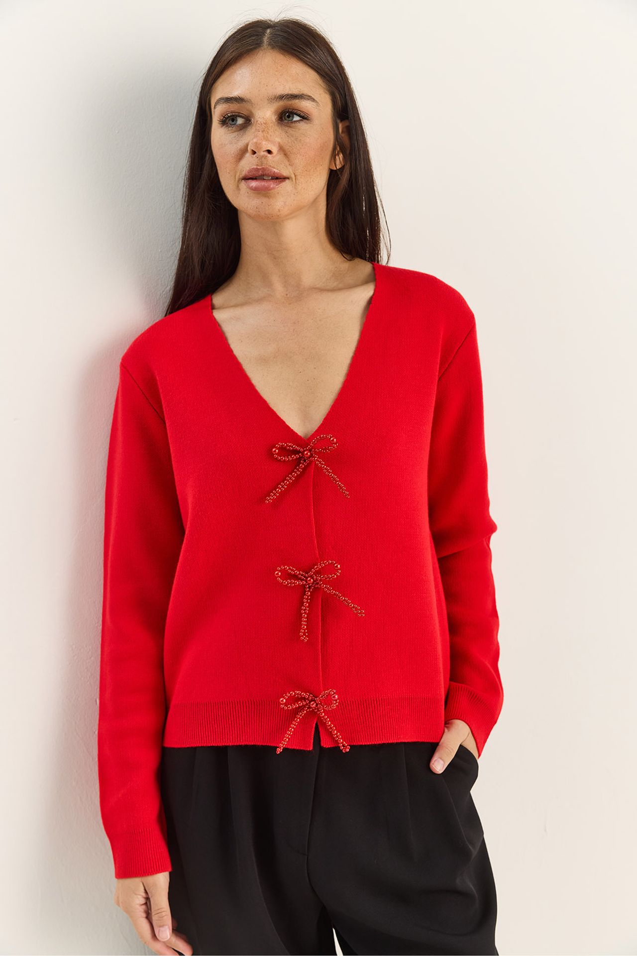 LUCCI Button Detailed Knit V-Neck Cardigan 2