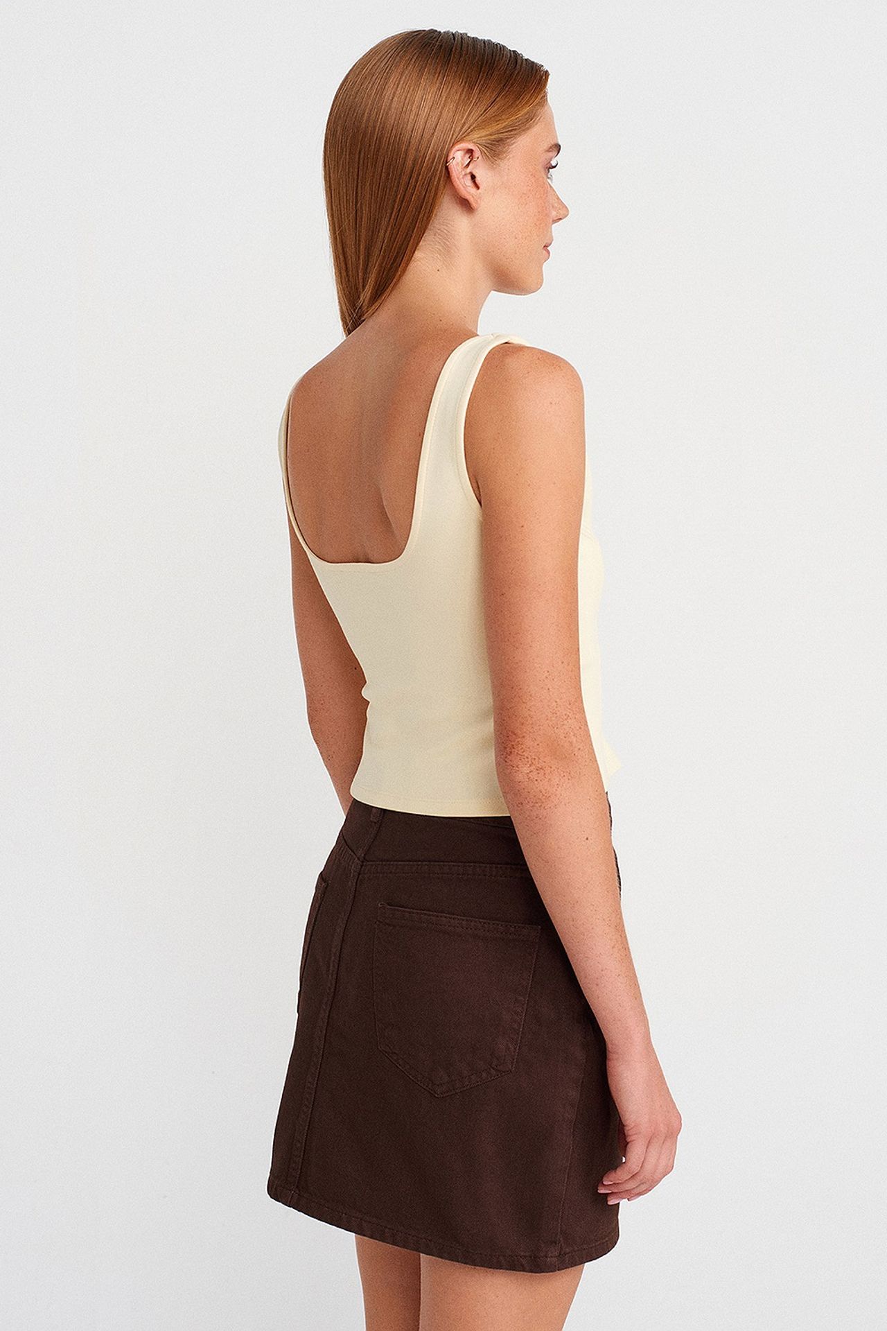 DILVIN Sleeveless Square-Neck Crop Top 2