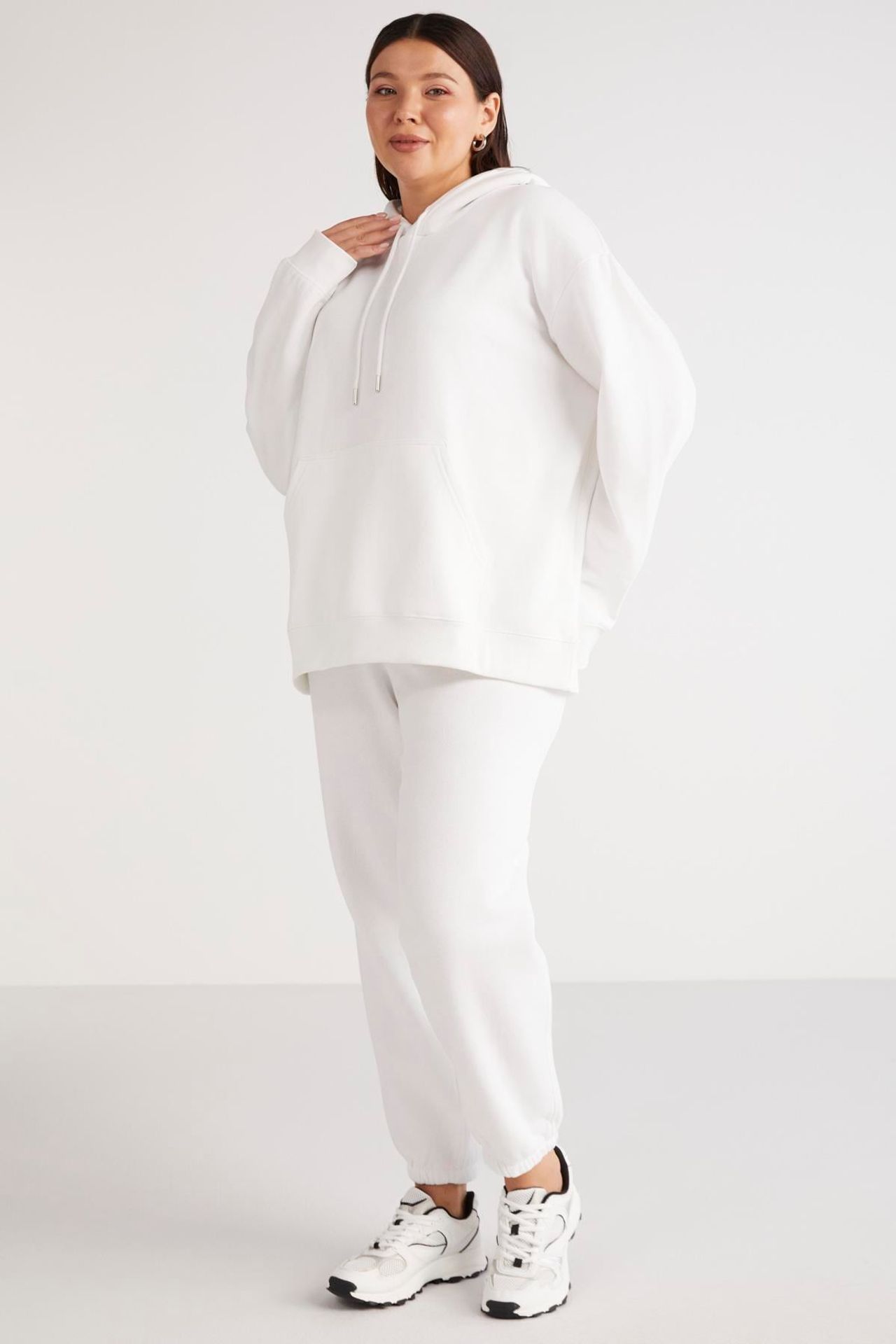 ETHIQUET Relaxed Fit Straight-Leg Sweatpants 2