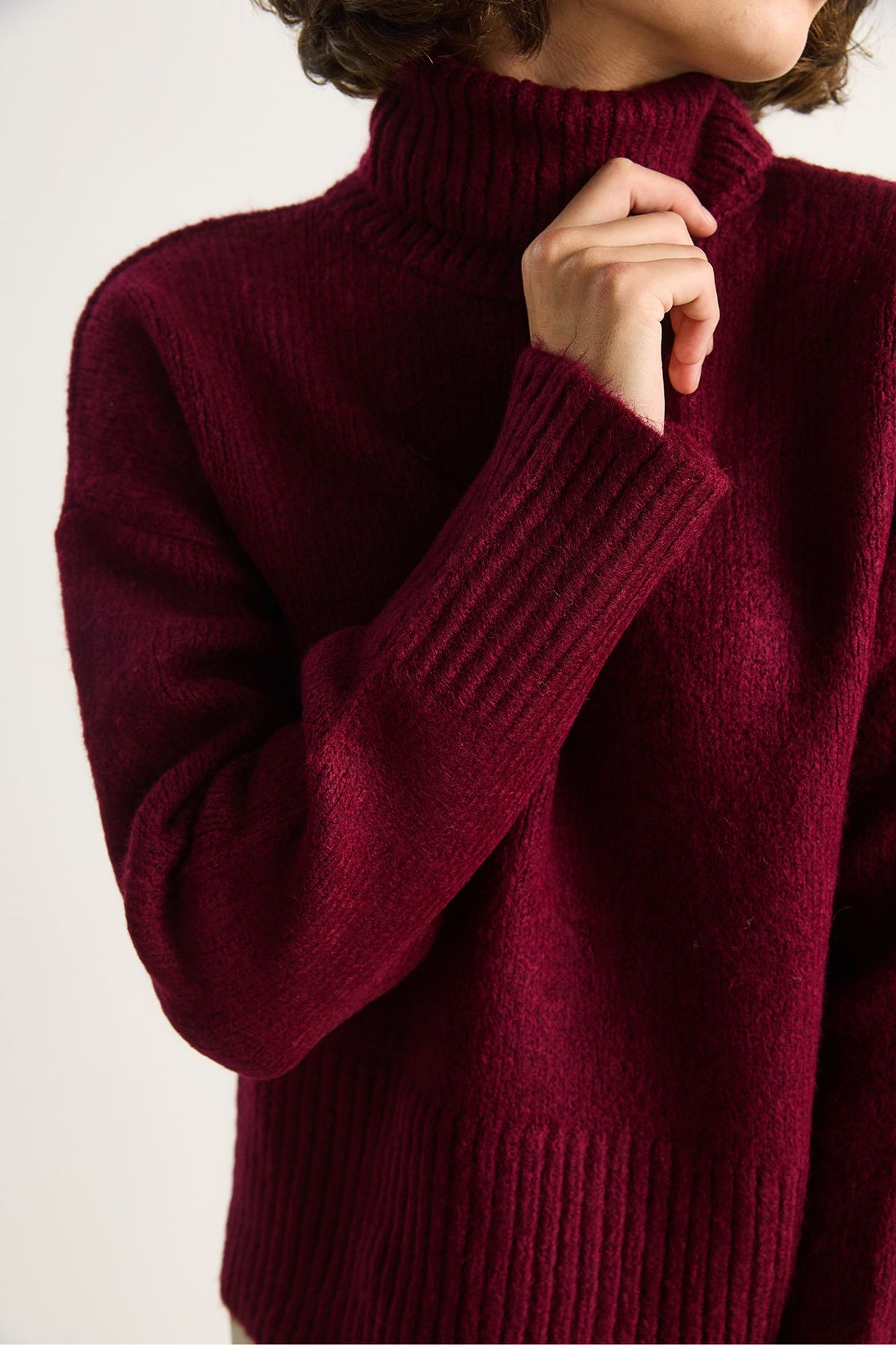 LUCCI Oversized Knit Turtleneck Sweater 6