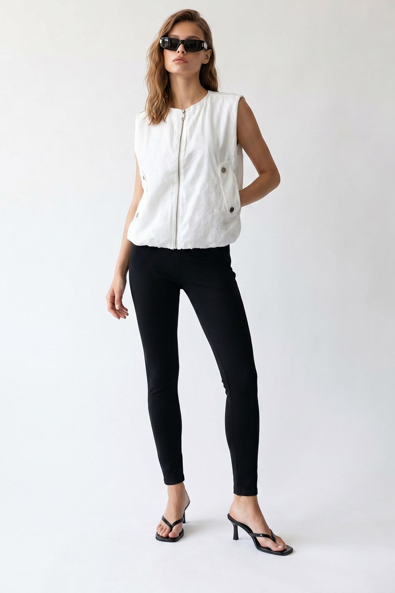 MIXRAY Women's Woven Poplin Waistcoat With Zip Front 4
