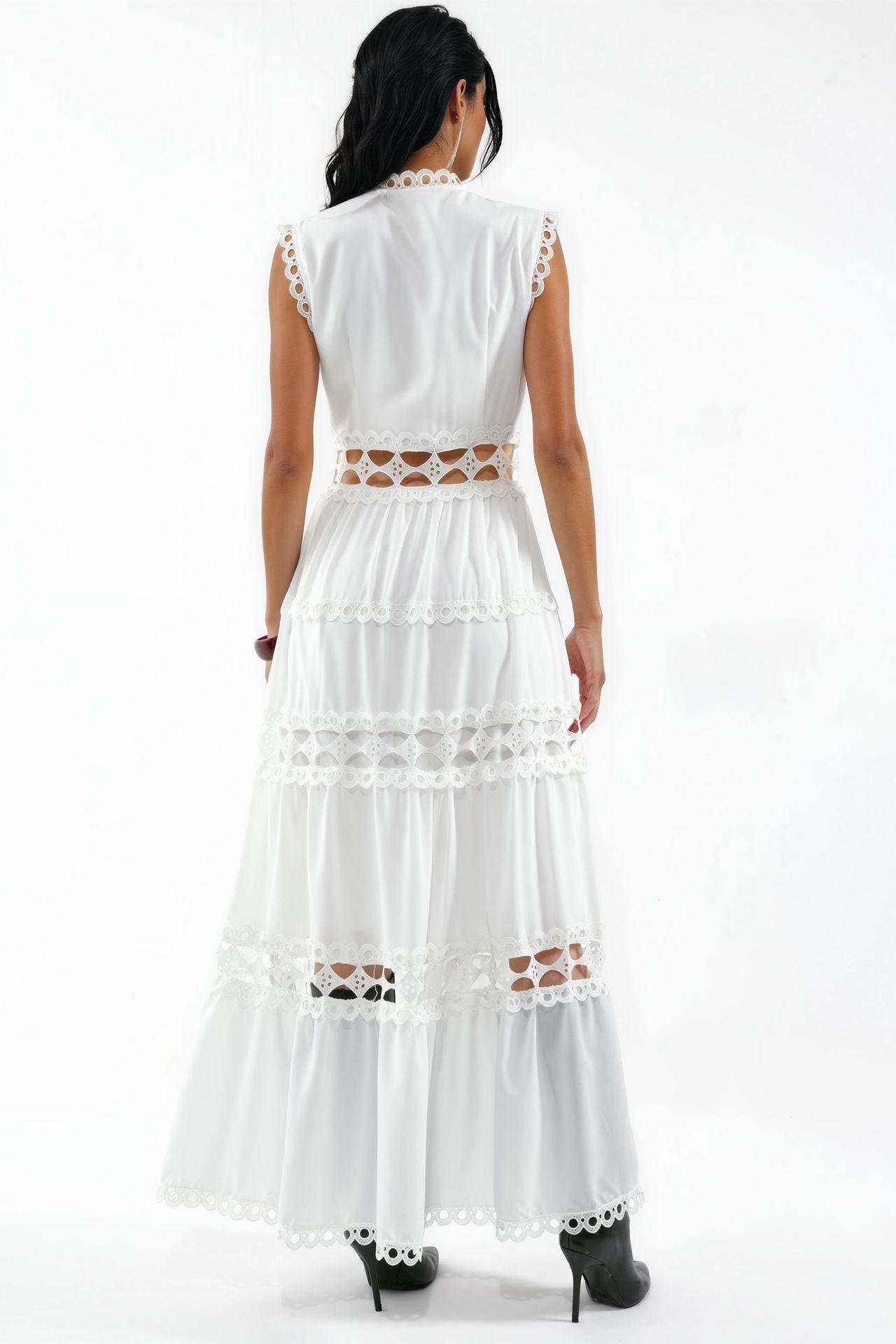 MSN Sleeveless Lace V-Neck Maxi Dress 3