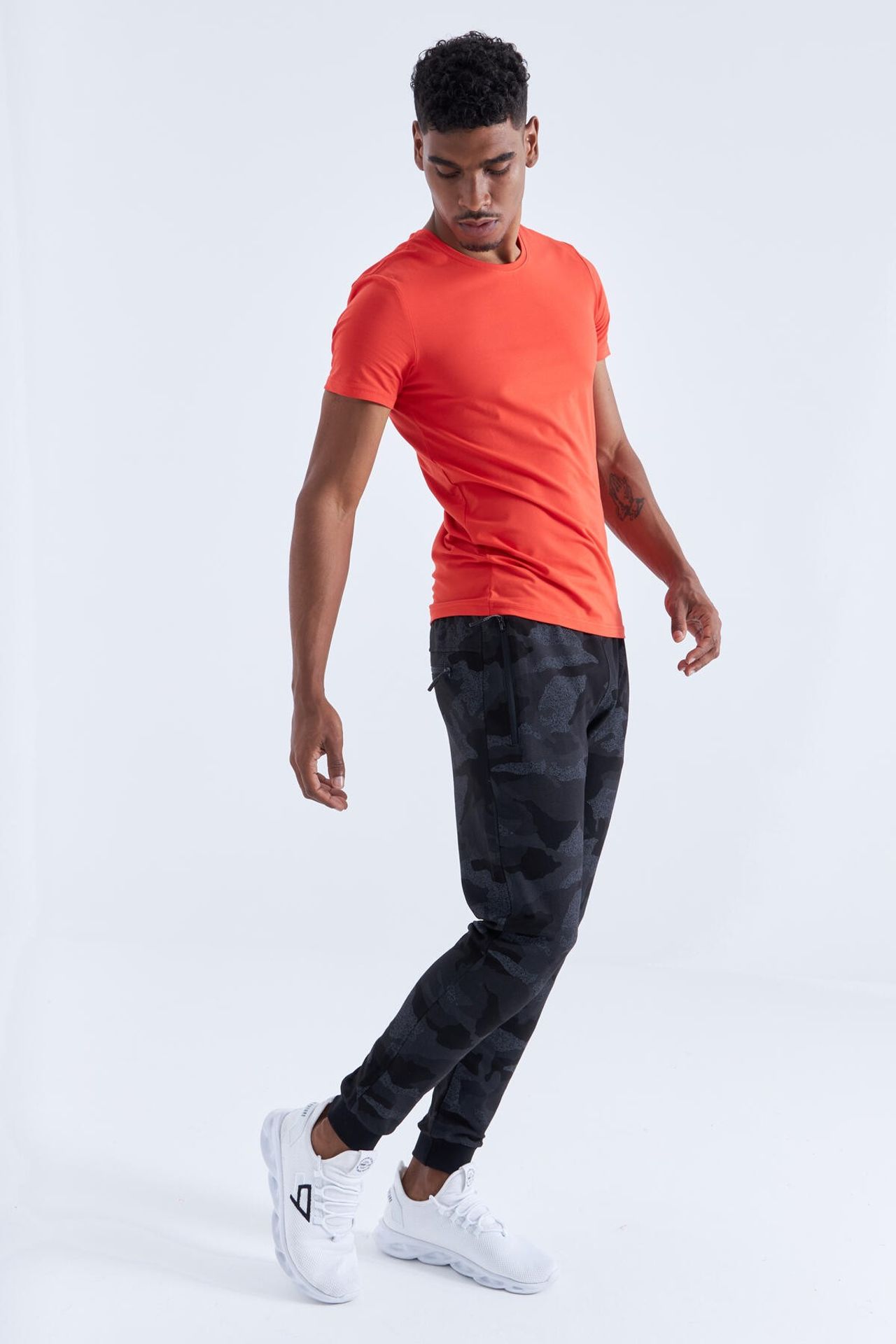 TOMMY Men's Camouflage Slim Fit Sweatpants 3