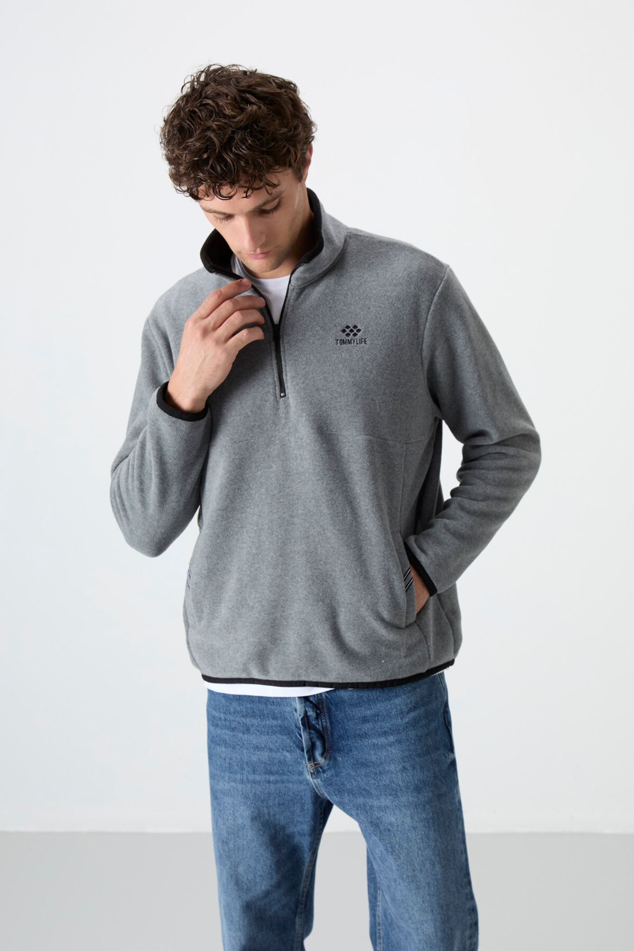 TOMMY Men's Slim Fit Half-zip Plush Sweatshirt 3