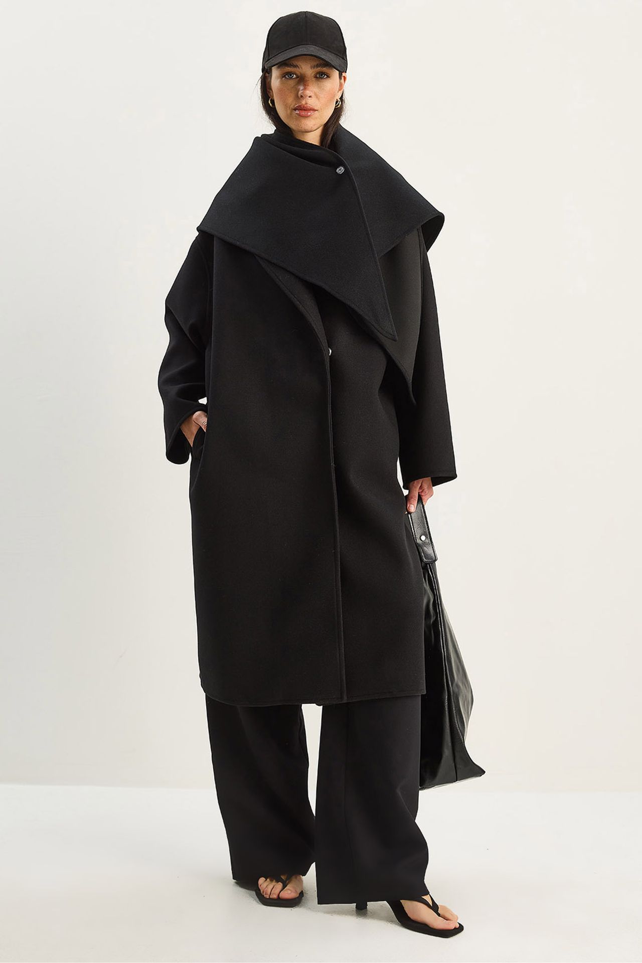 LUCCI Oversized Shawl Collar Buttoned Coat 1