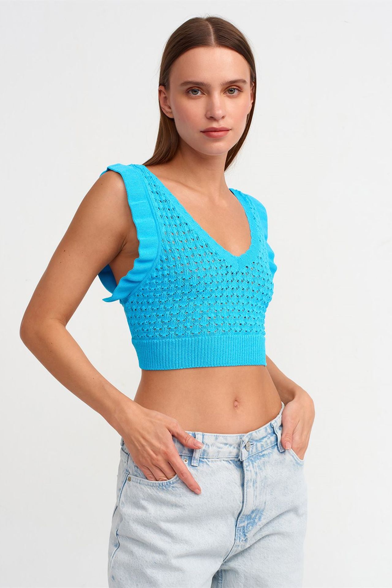 DILVIN Textured Sleeveless Crop Blouse with Tie Detail 2